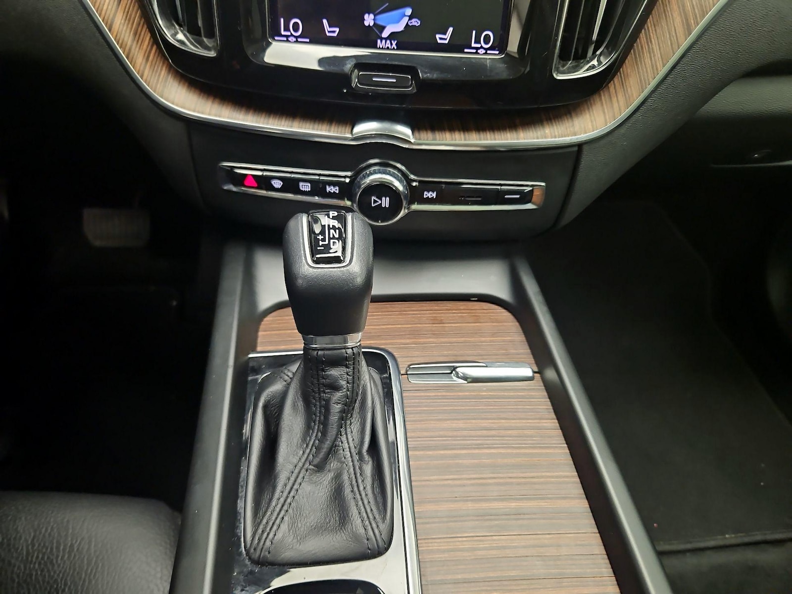 2021 Volvo XC60 Momentum - Photo 17