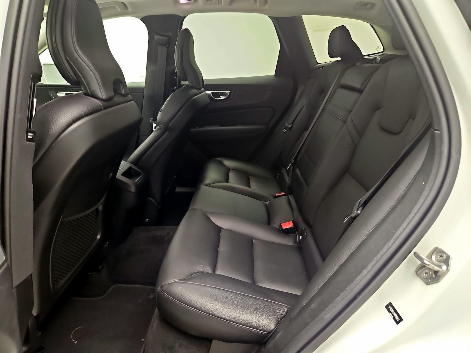 2021 Volvo XC60 Momentum - Photo 18