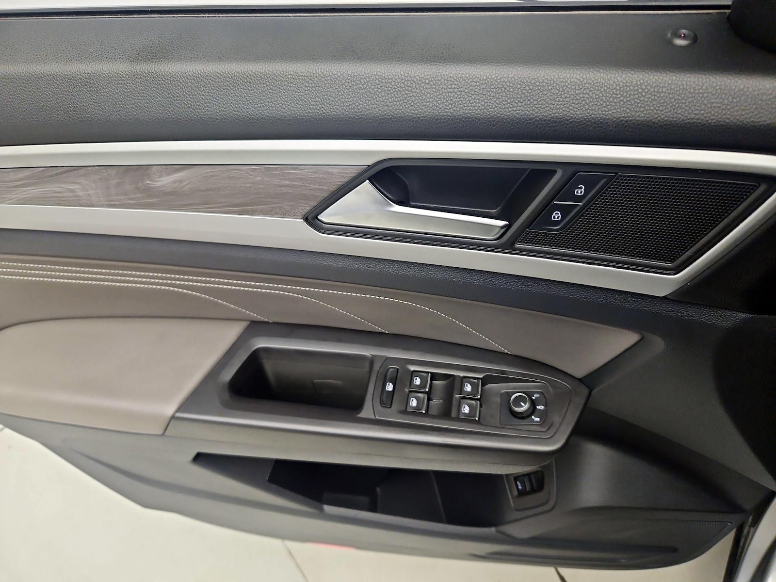 2022 Volkswagen Atlas Cross Sport SE w/Tech - Photo 13
