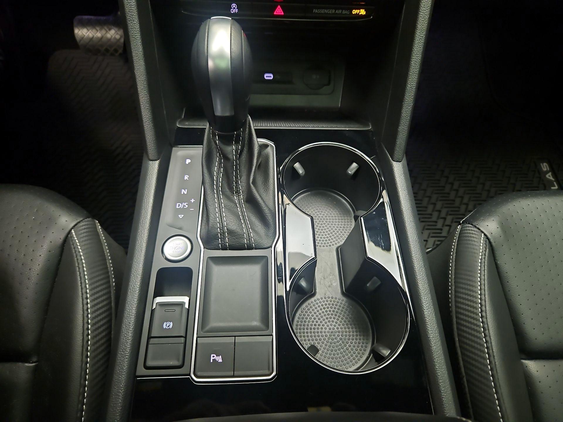 Thumbnail: 2022 Volkswagen Atlas - 17