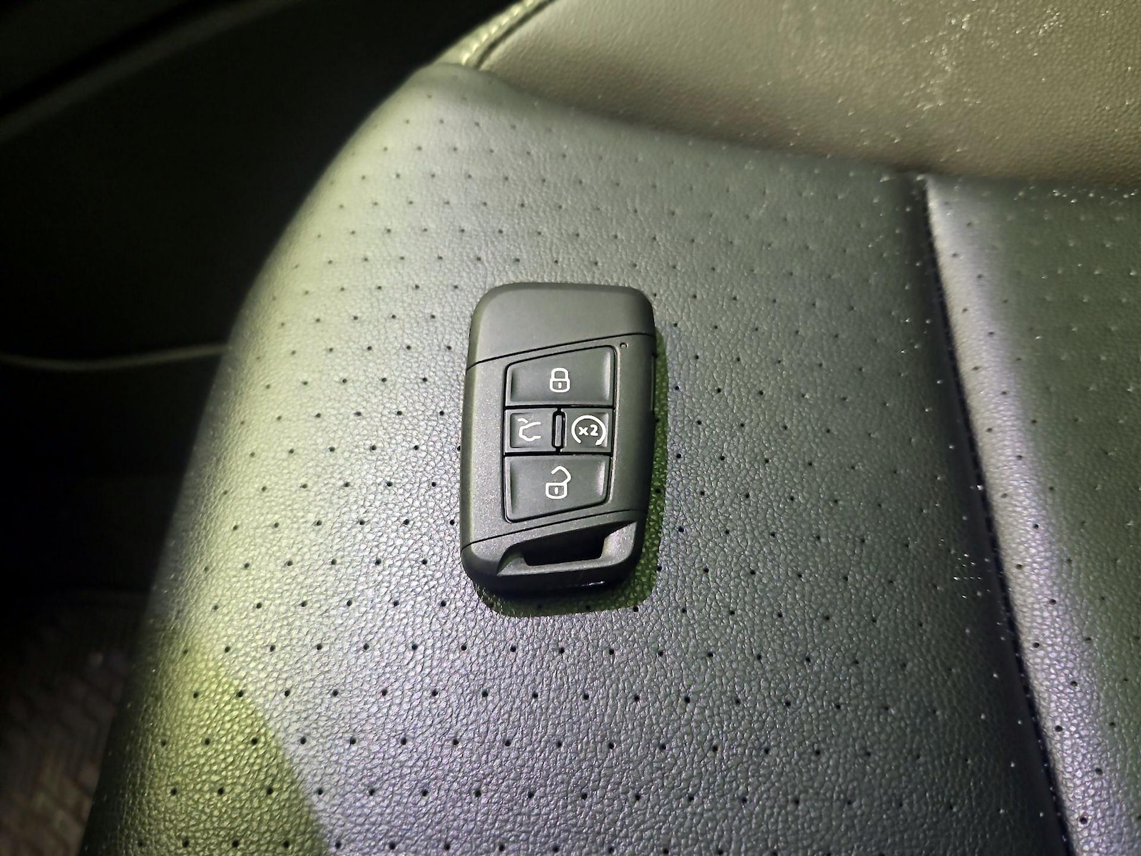 2022 Volkswagen Atlas Cross Sport SE w/Tech - Photo 24