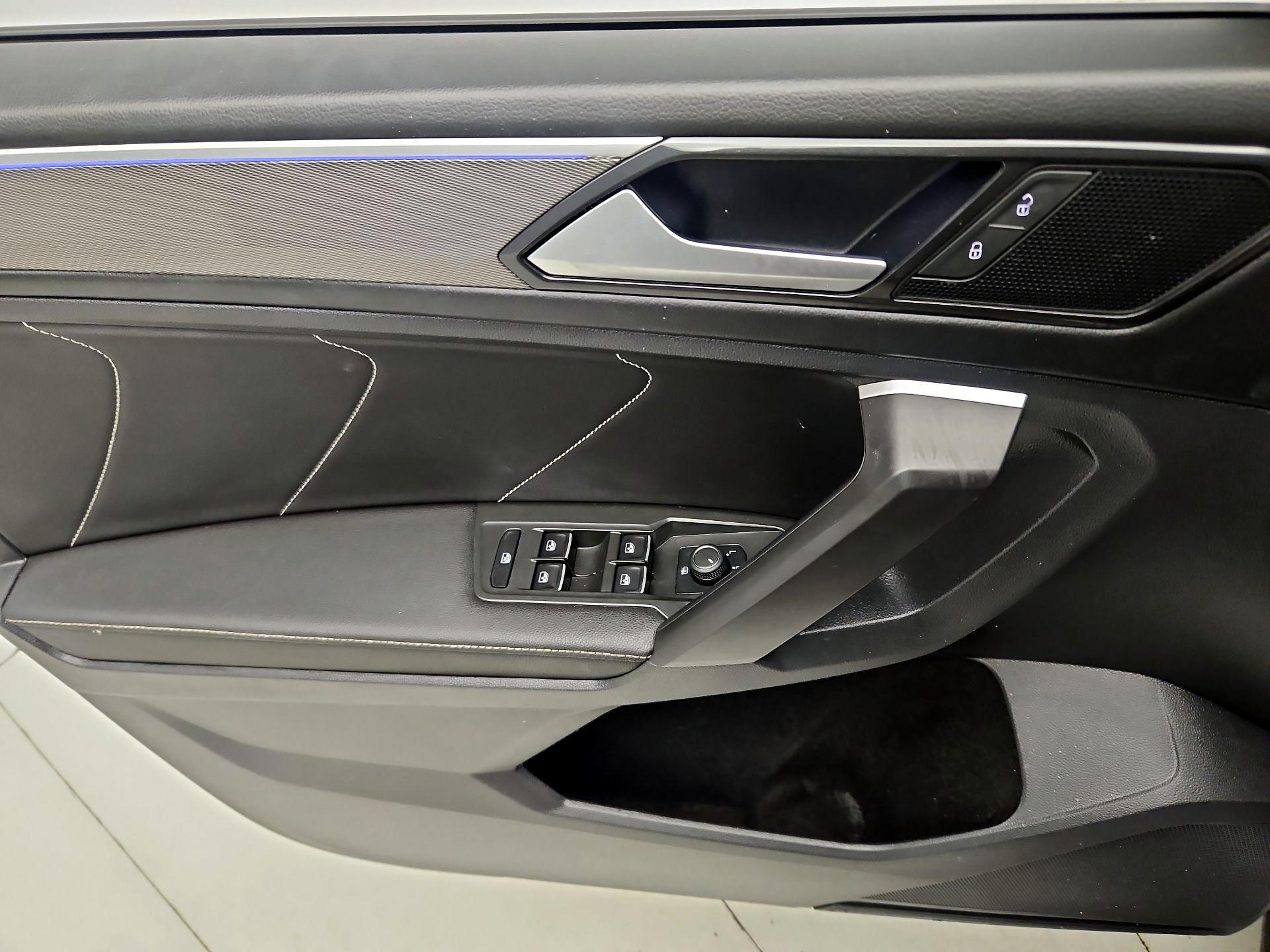 Thumbnail: 2023 Volkswagen Tiguan - 12