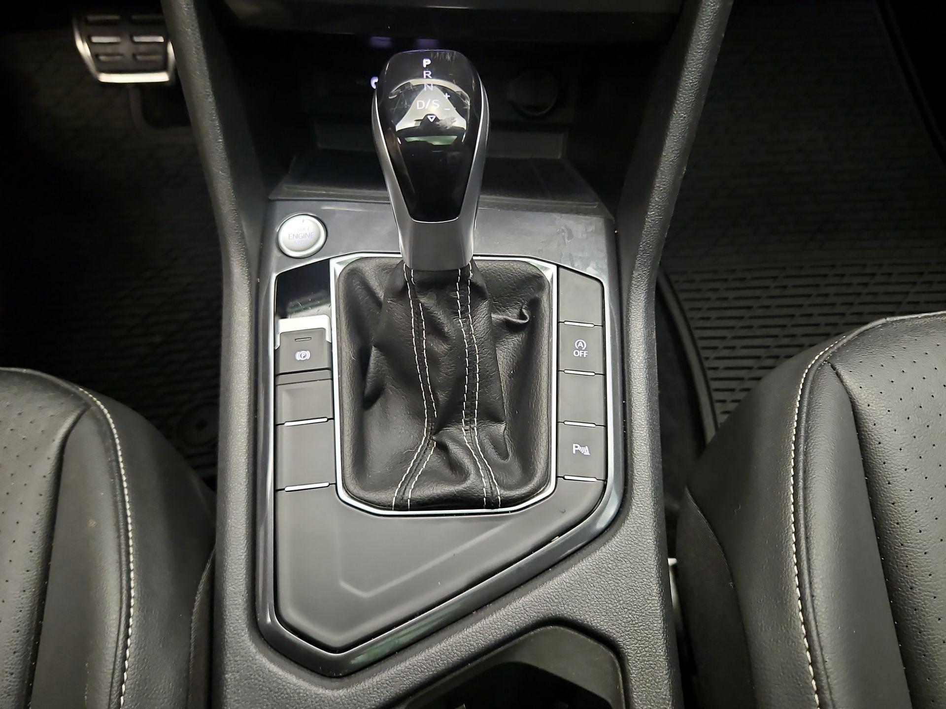 Thumbnail: 2023 Volkswagen Tiguan - 17