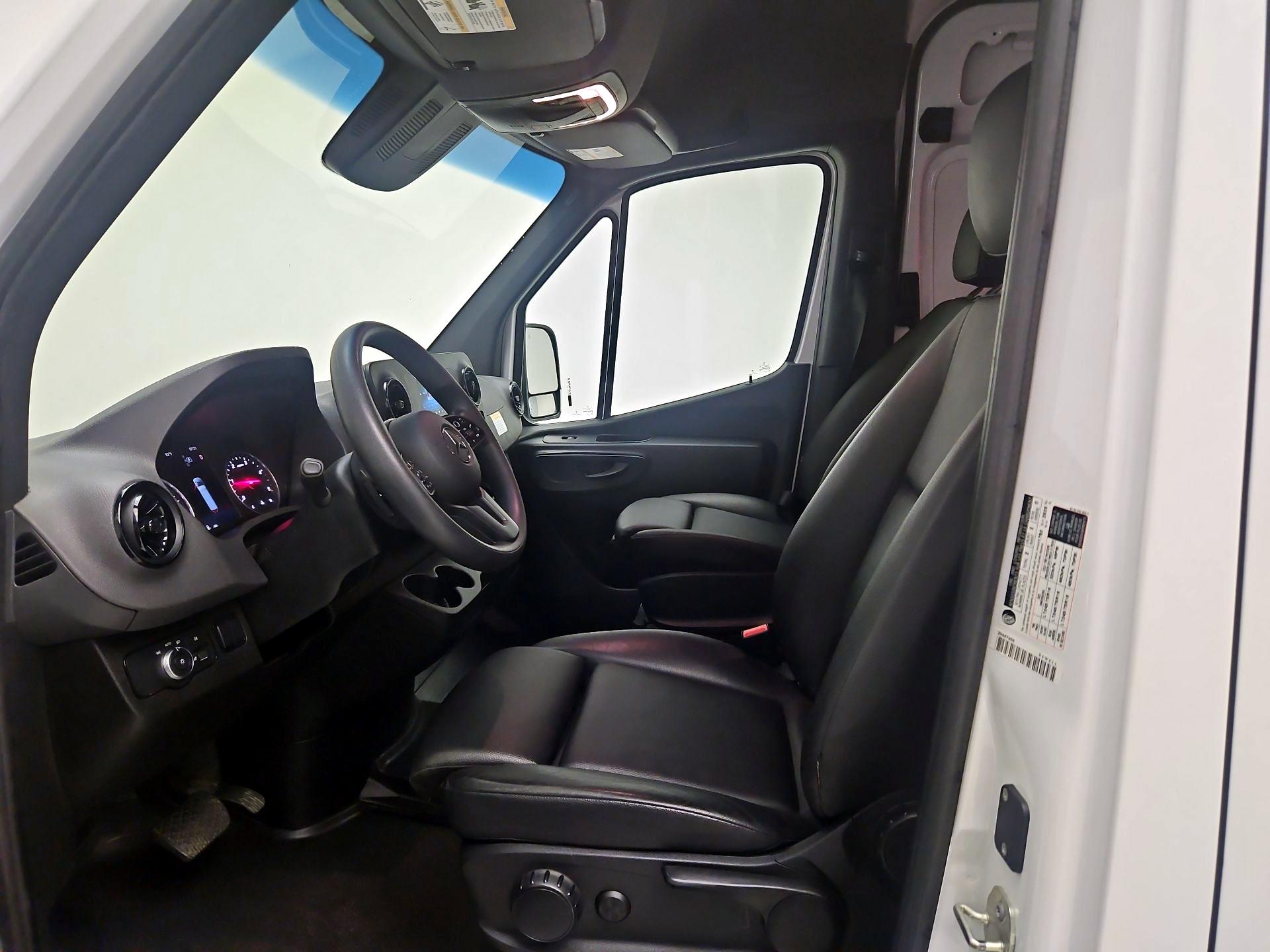 Thumbnail: 2024 Mercedes-Benz Sprinter - 11
