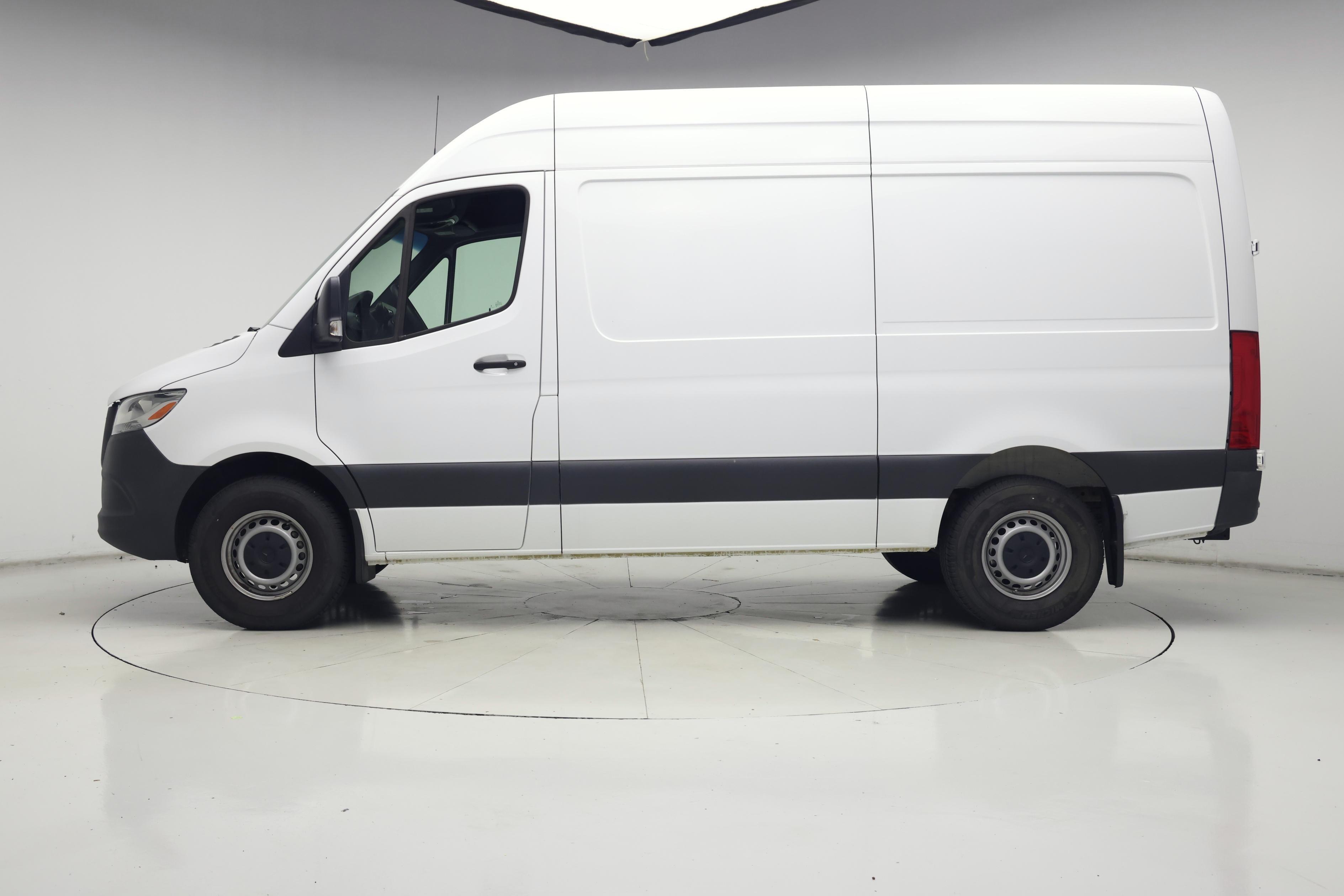 Thumbnail: 2024 Mercedes-Benz Sprinter - 3