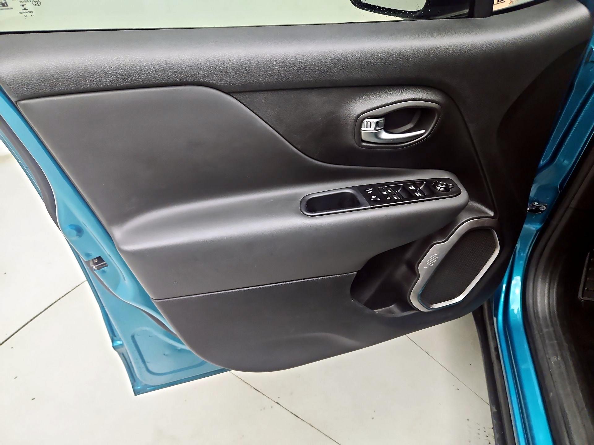 Thumbnail: 2022 Jeep Renegade - 12