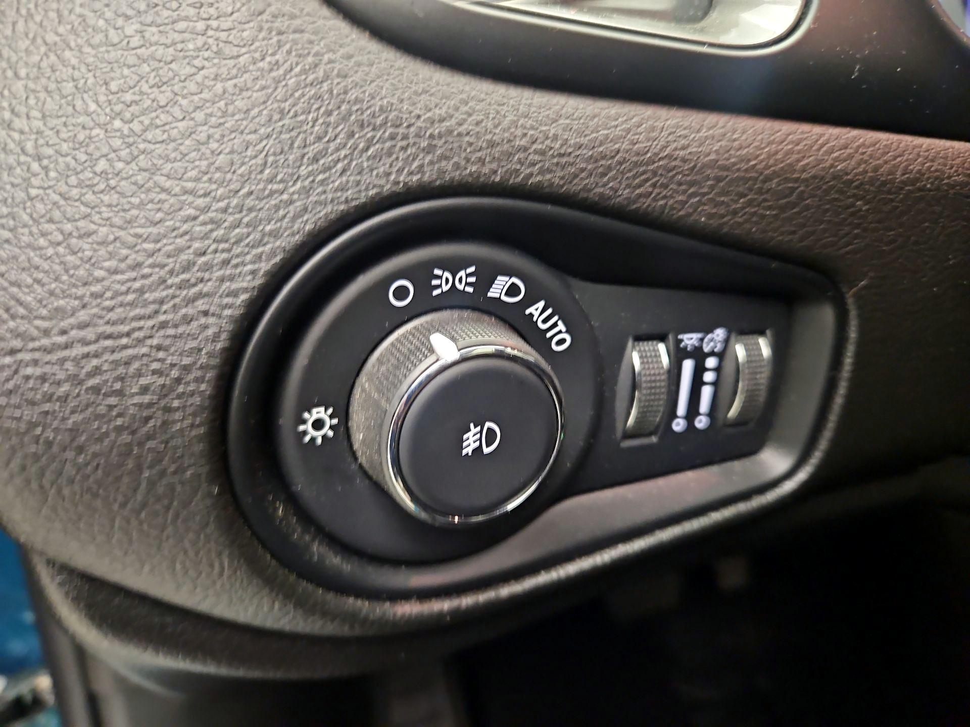 Thumbnail: 2022 Jeep Renegade - 13