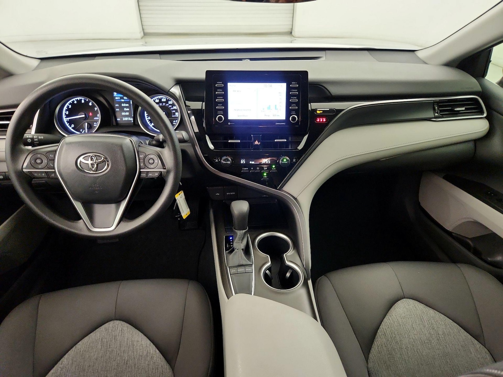 2023 Toyota Camry LE - Photo 10