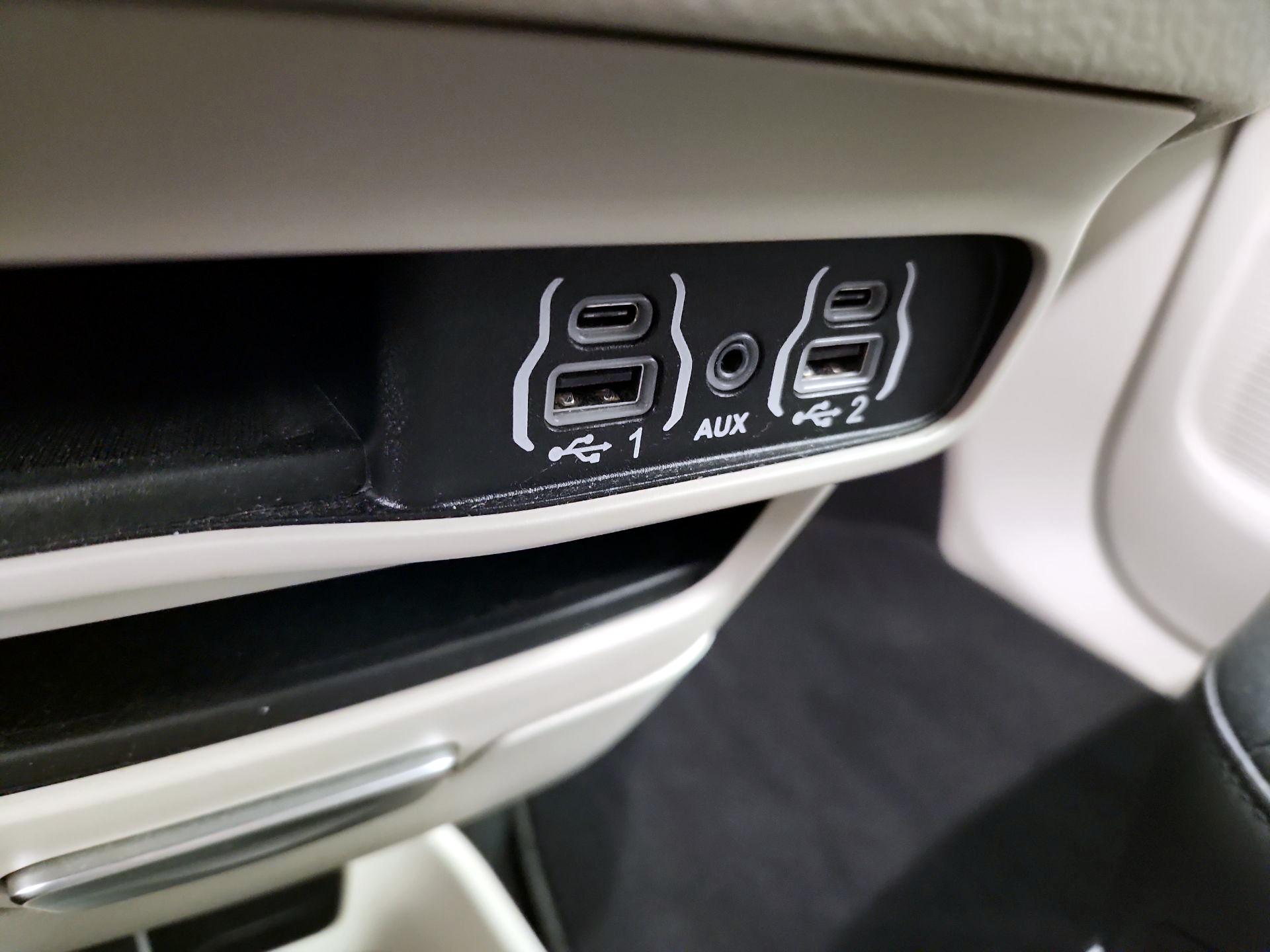 Thumbnail: 2024 Chrysler Pacifica - 18