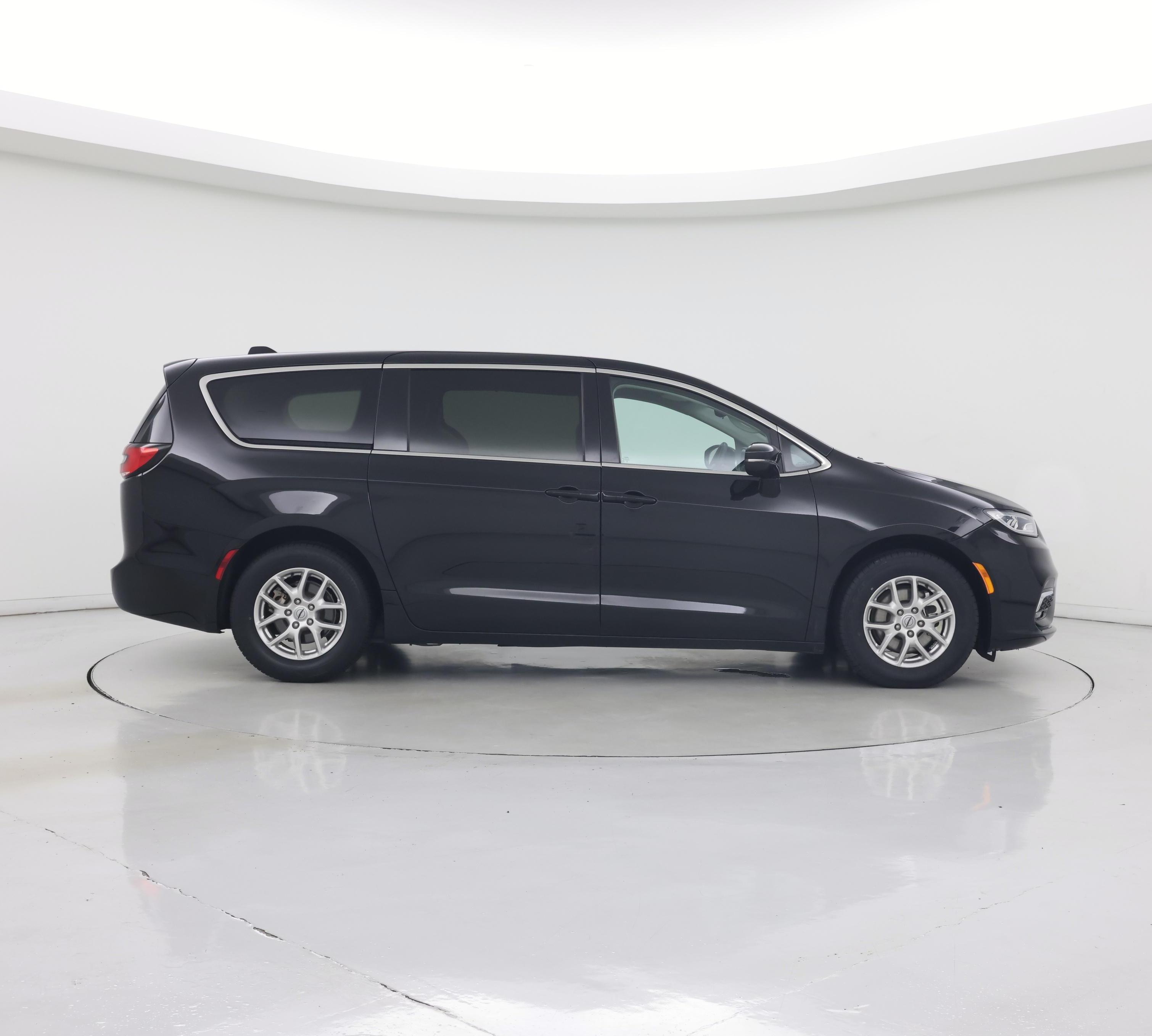 Thumbnail: 2024 Chrysler Pacifica - 7