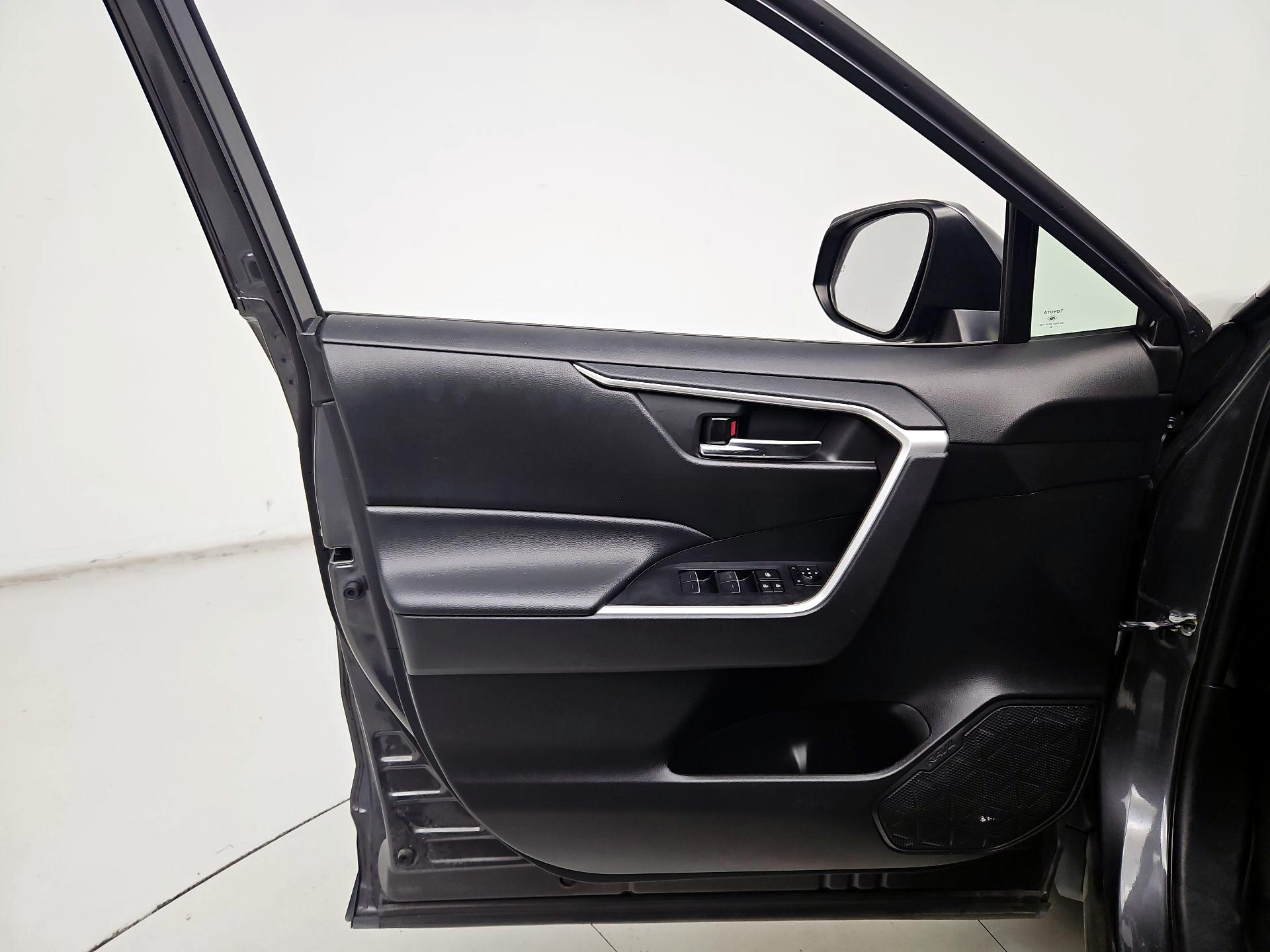 Thumbnail: 2022 Toyota RAV4 - 12