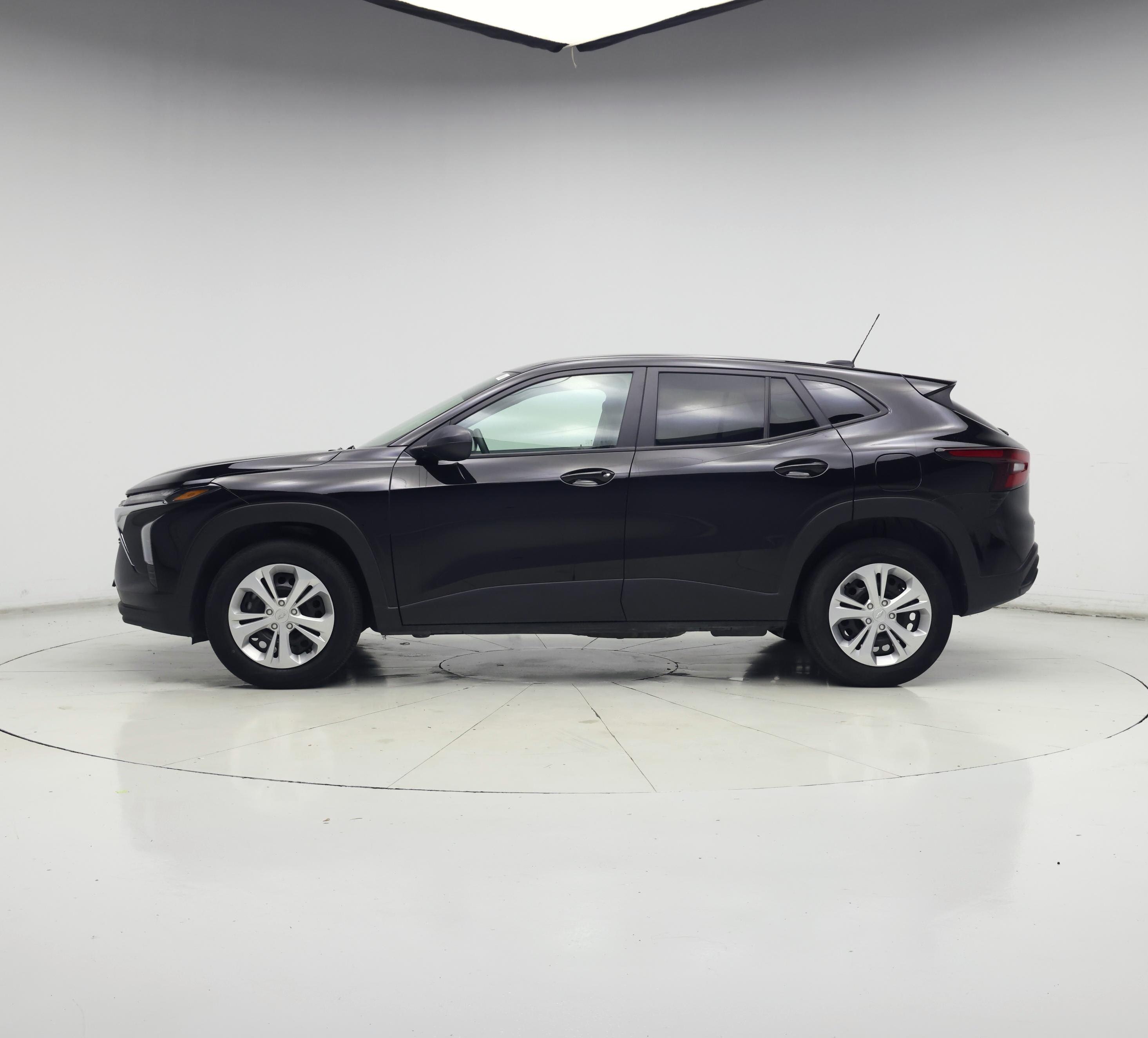 Thumbnail: 2025 Chevrolet Trax - 3