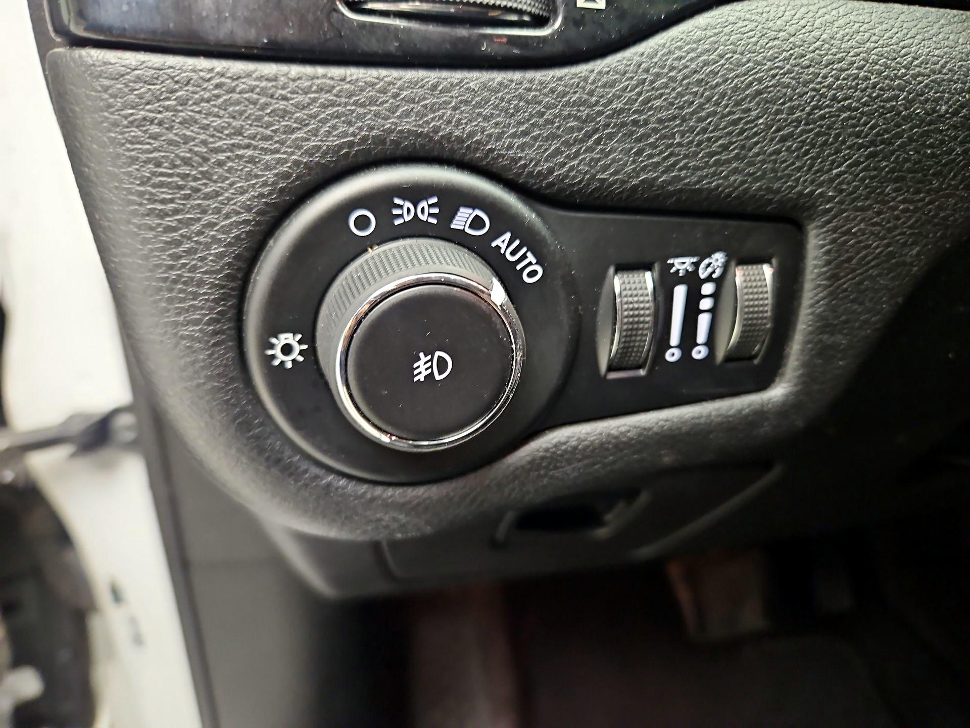 Thumbnail: 2019 Jeep Cherokee - 13