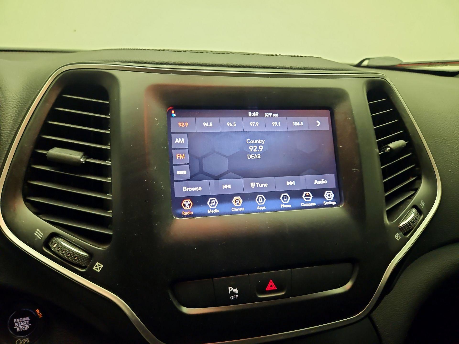 Thumbnail: 2019 Jeep Cherokee - 15