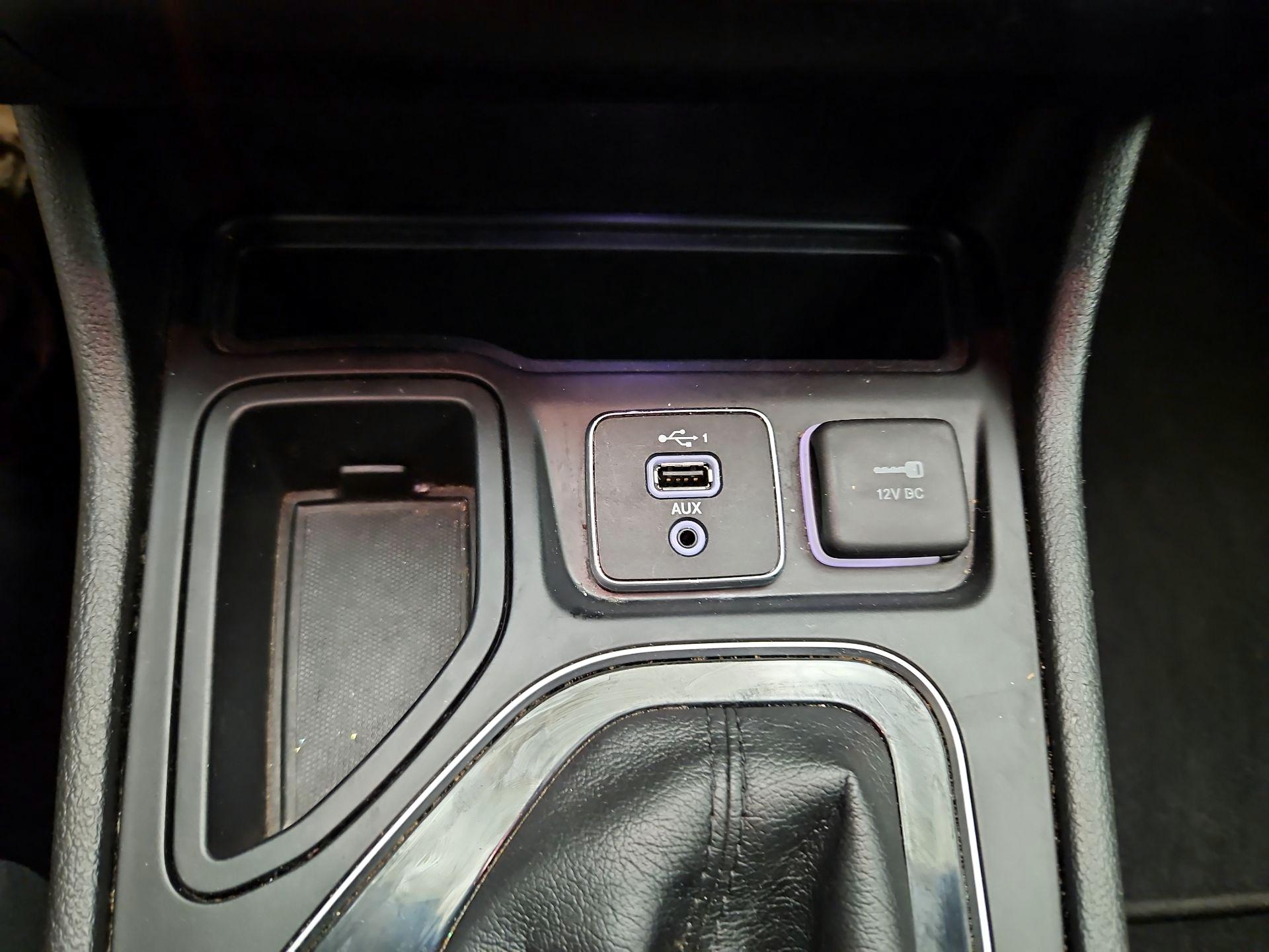Thumbnail: 2019 Jeep Cherokee - 18