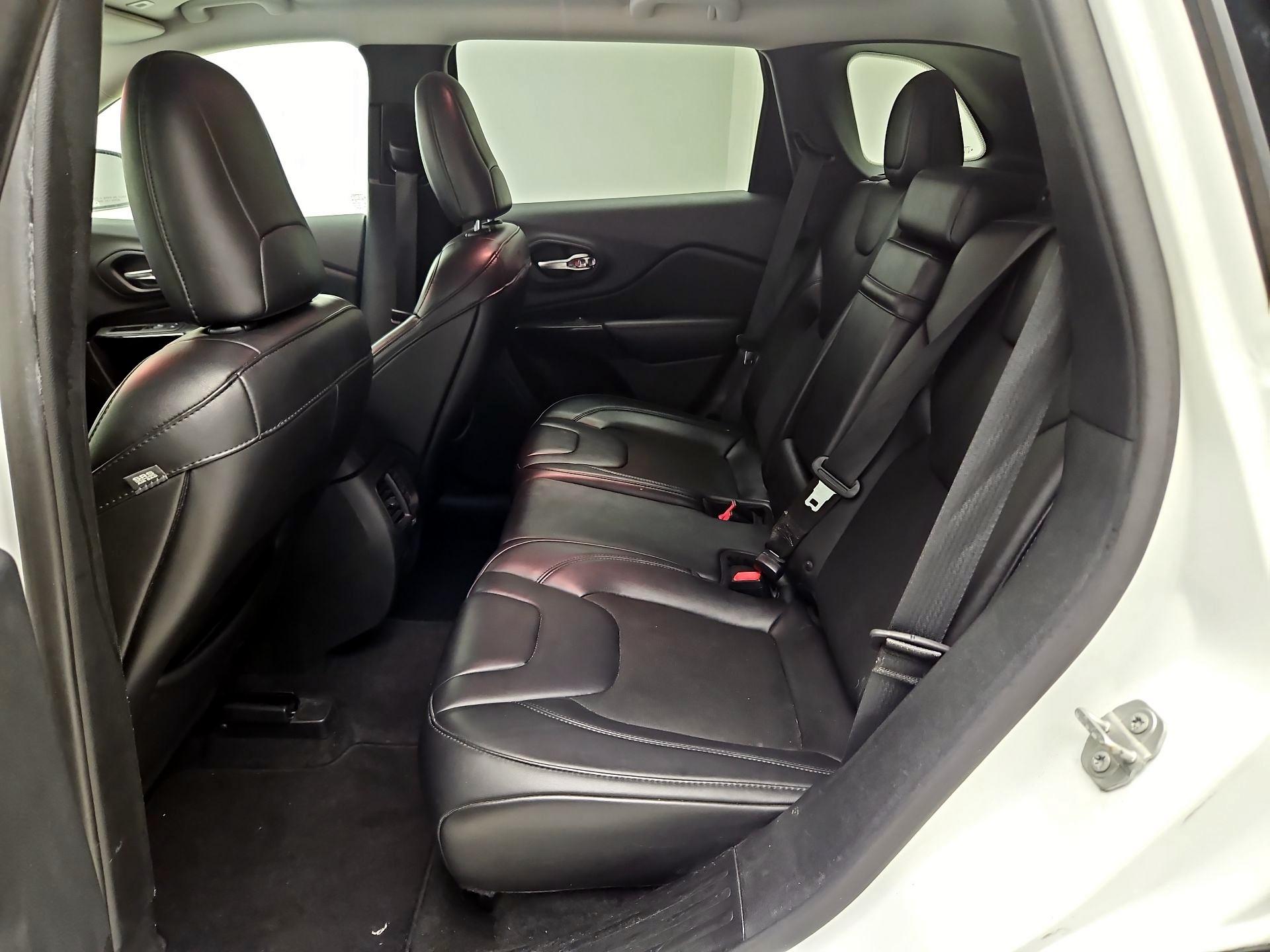 Thumbnail: 2019 Jeep Cherokee - 19