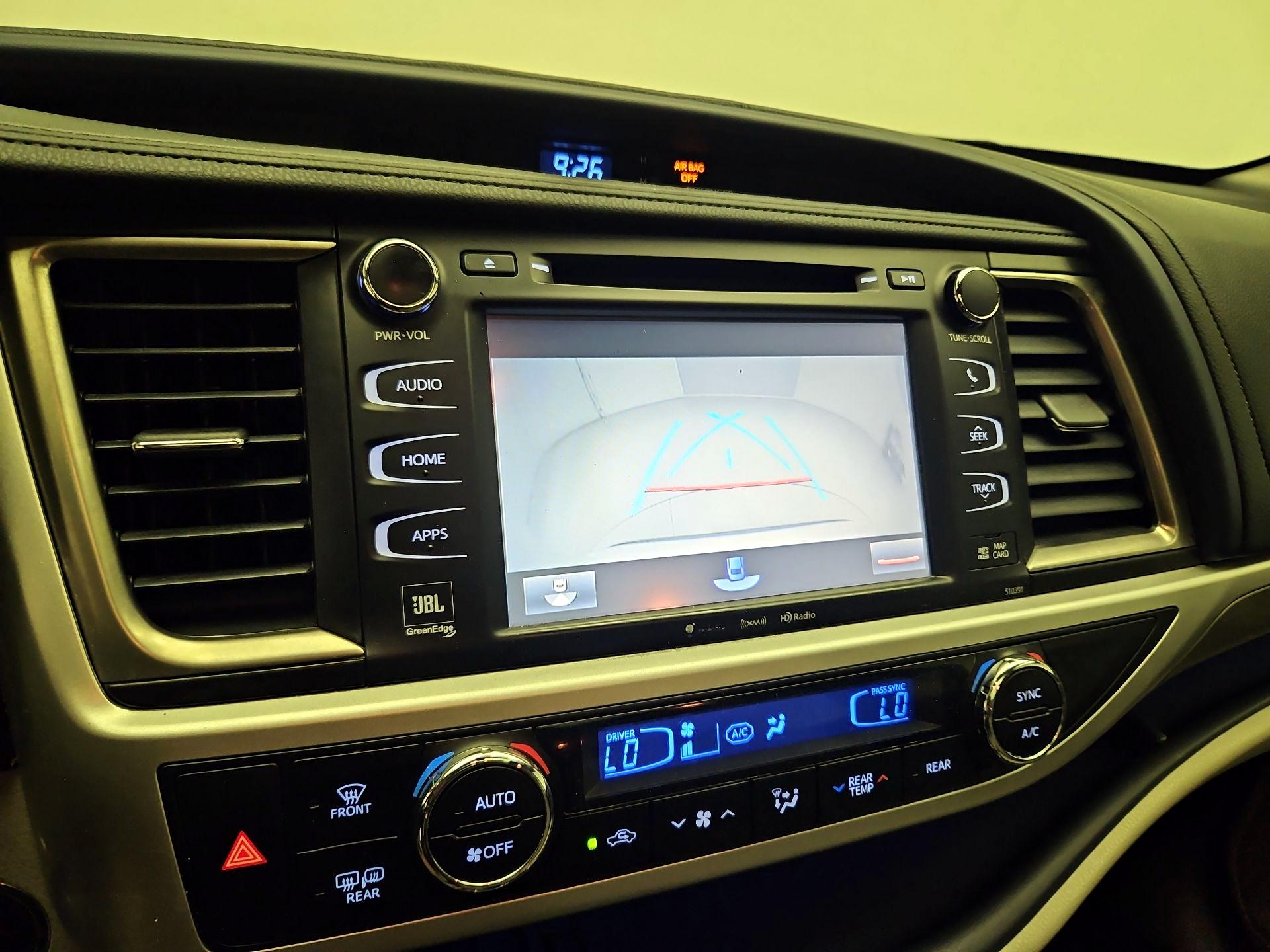 Thumbnail: 2019 Toyota Highlander - 14