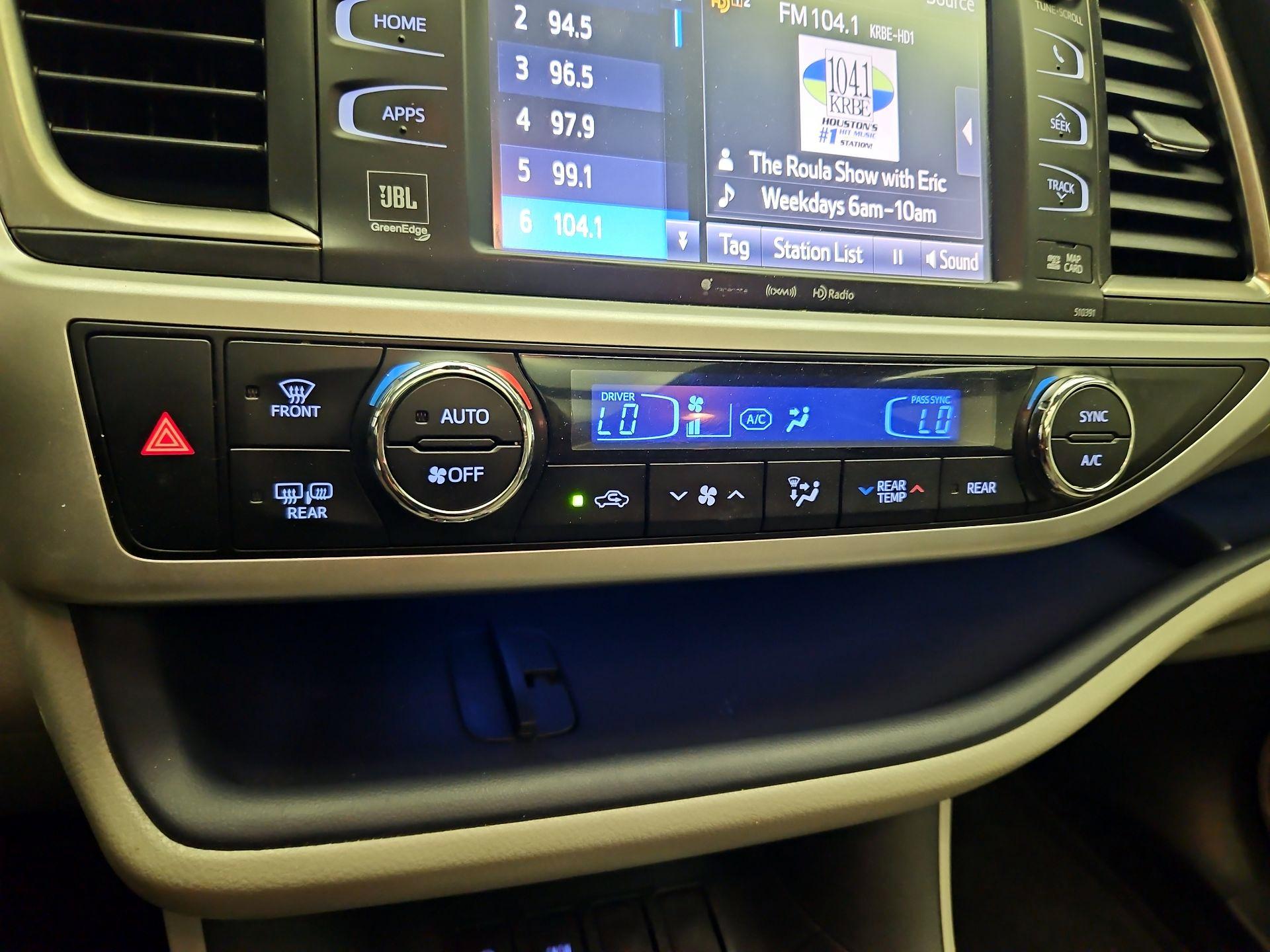 Thumbnail: 2019 Toyota Highlander - 16