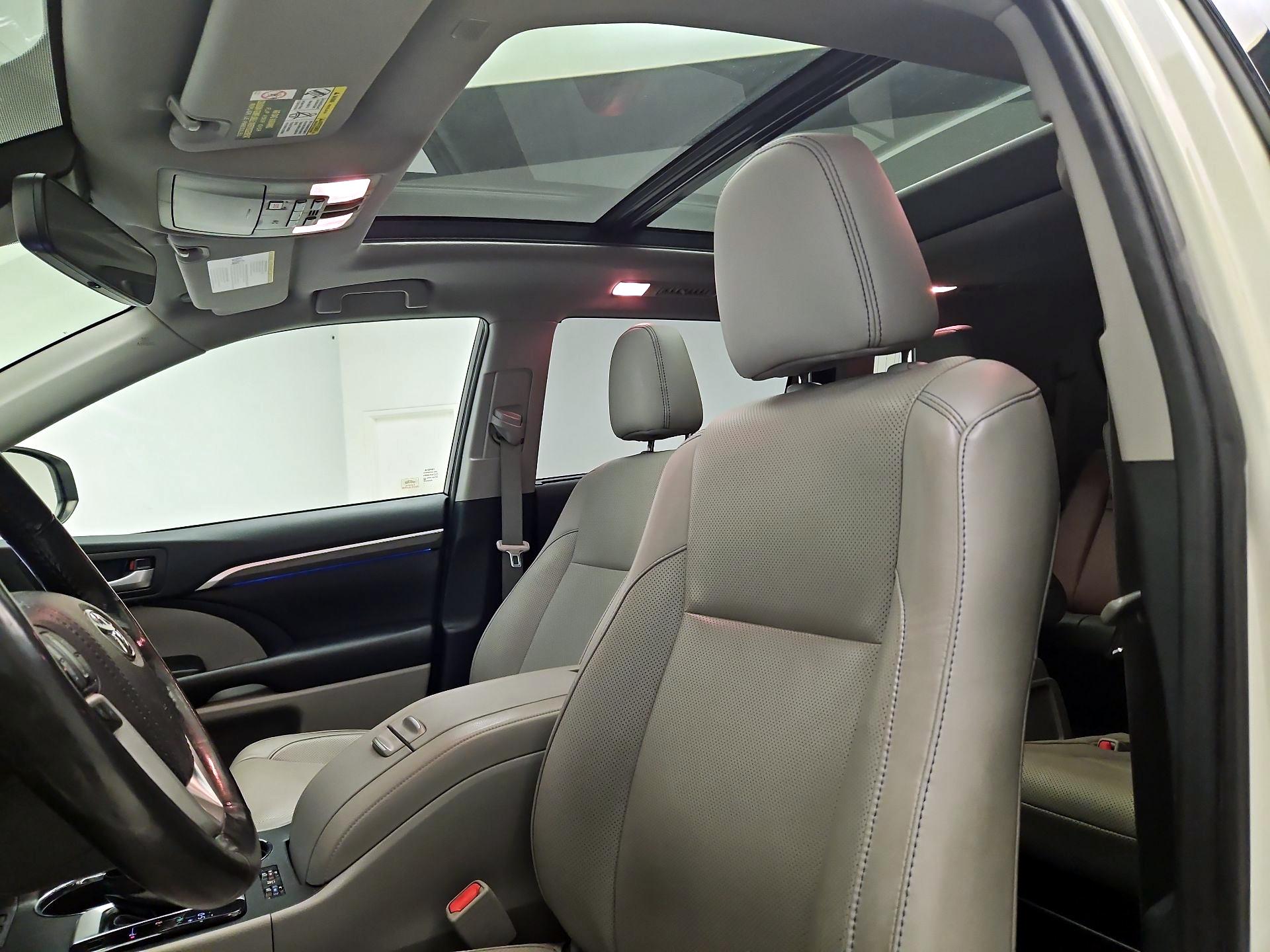 Thumbnail: 2019 Toyota Highlander - 19