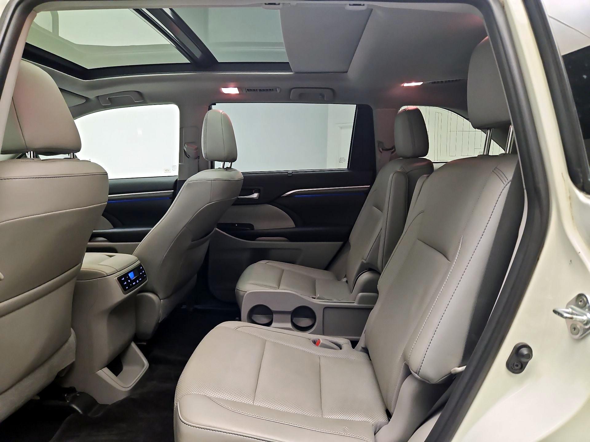 Thumbnail: 2019 Toyota Highlander - 20