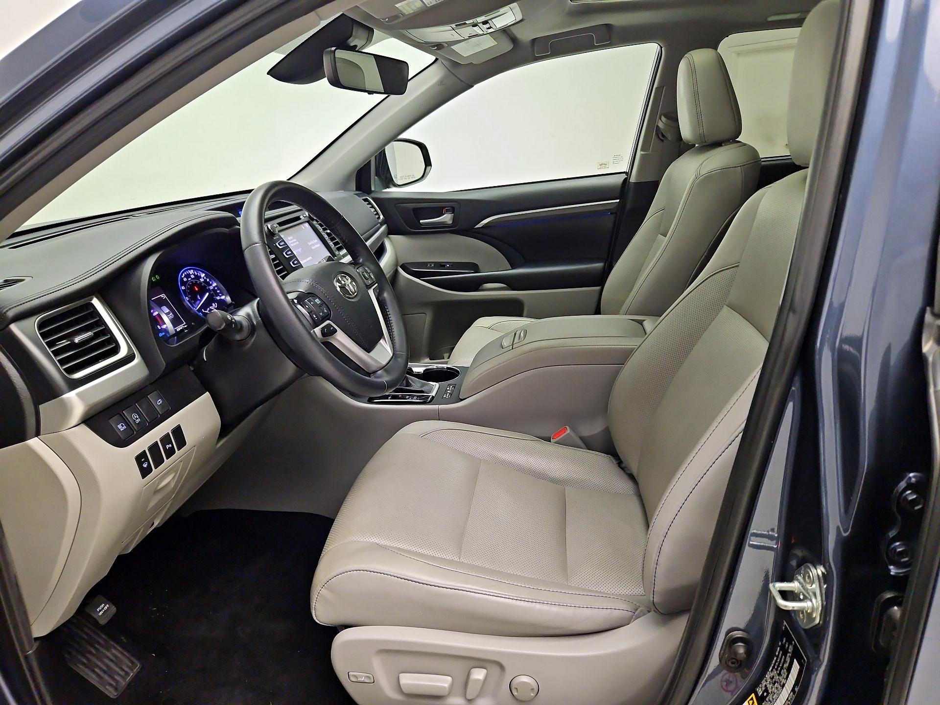 Thumbnail: 2019 Toyota Highlander - 11