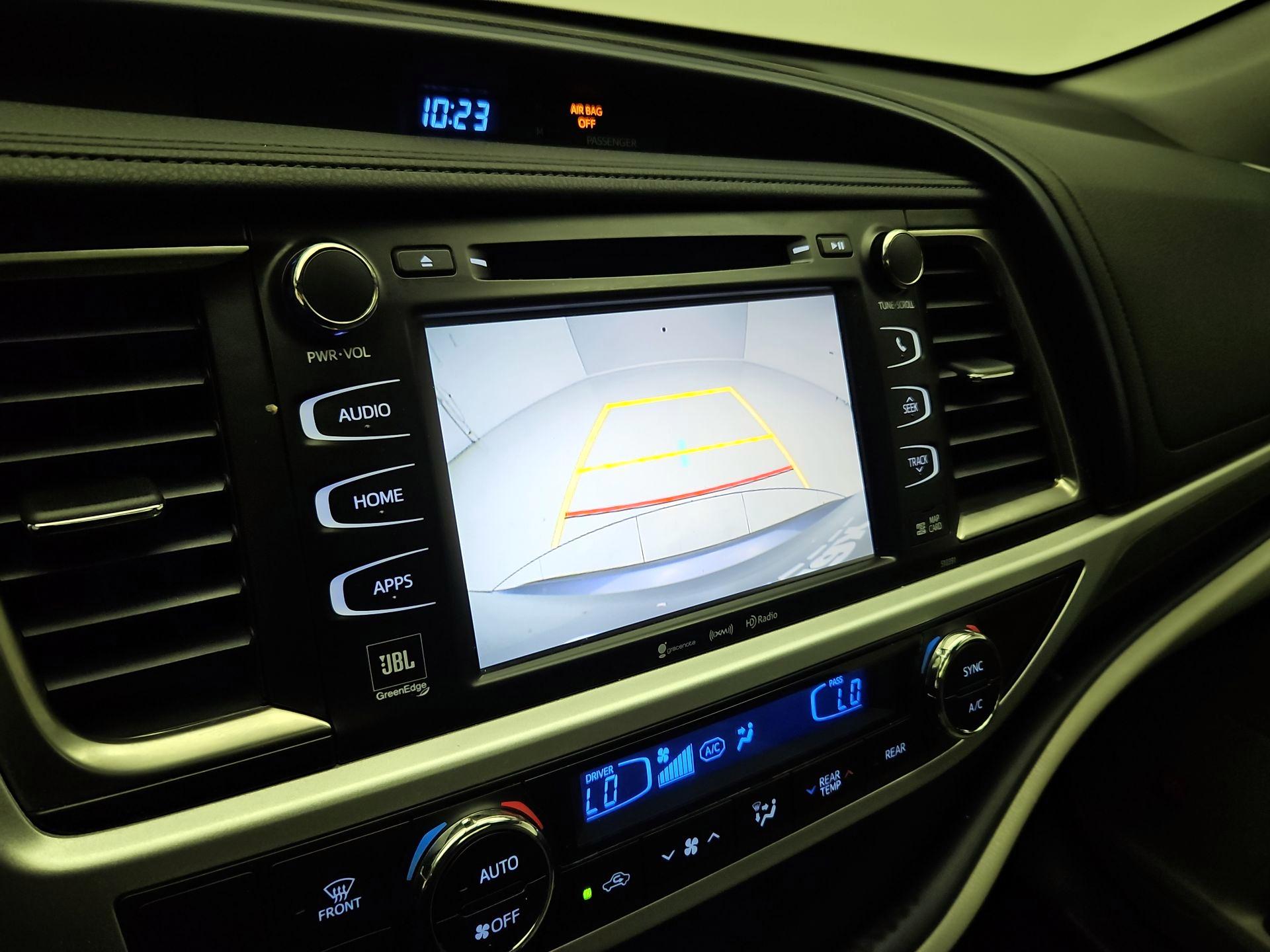 Thumbnail: 2019 Toyota Highlander - 14