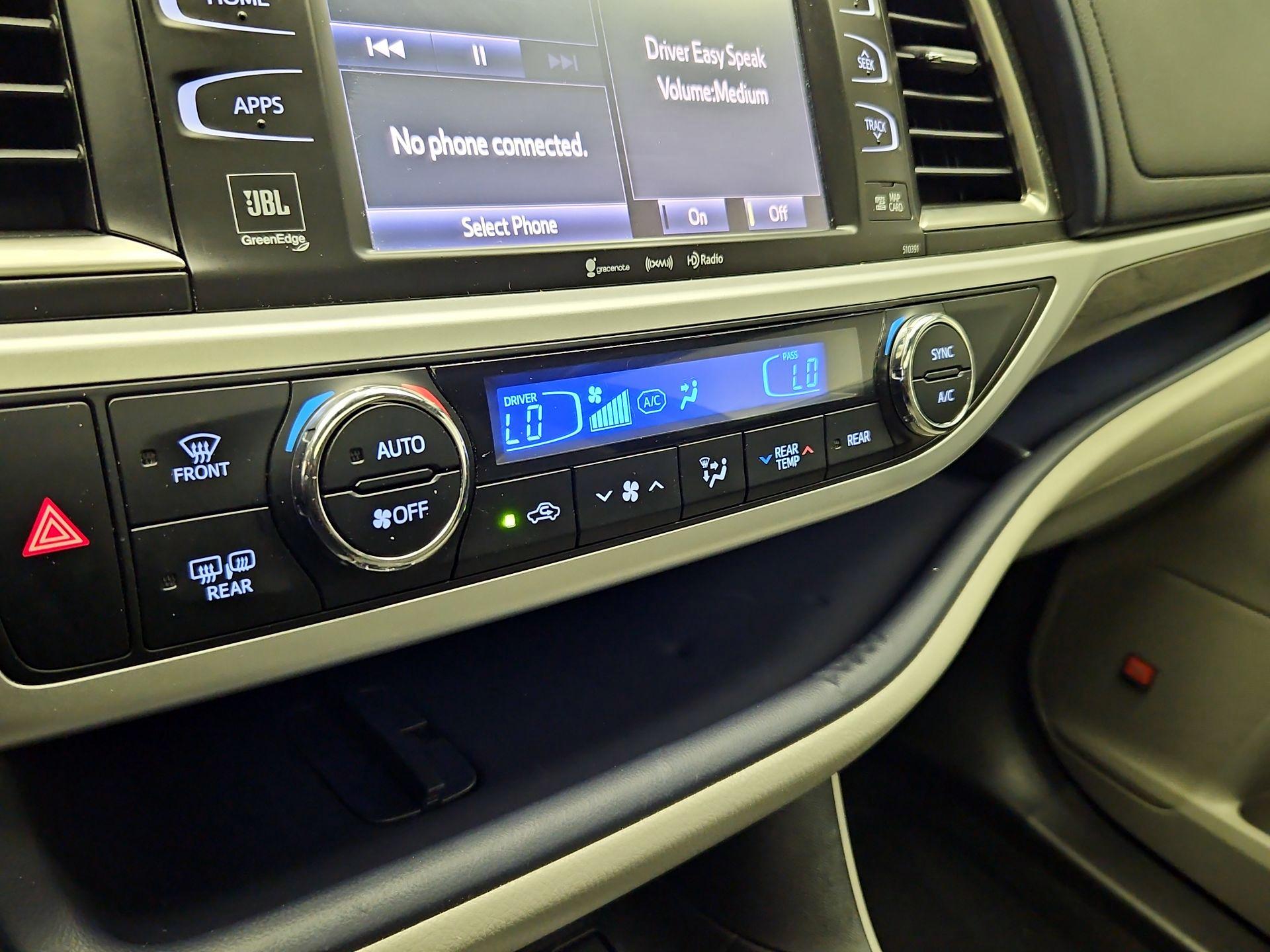 Thumbnail: 2019 Toyota Highlander - 16