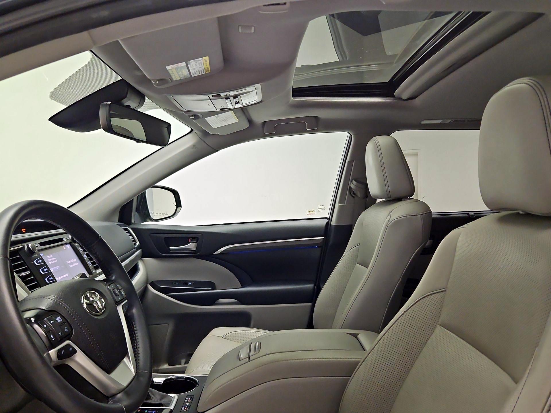 Thumbnail: 2019 Toyota Highlander - 19
