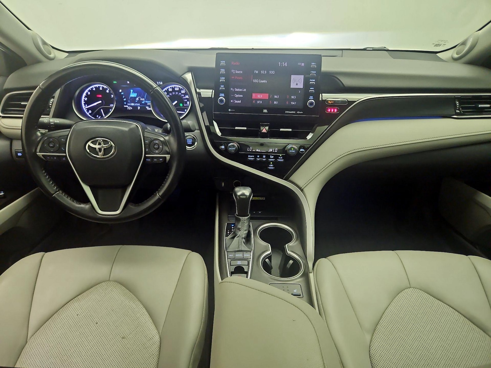 2022 Toyota Camry XLE - Photo 10