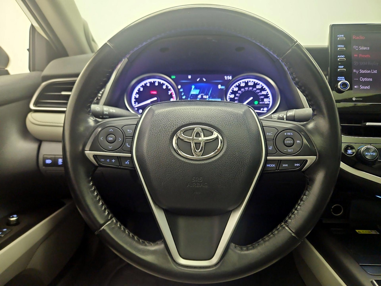 2022 Toyota Camry XLE - Photo 11