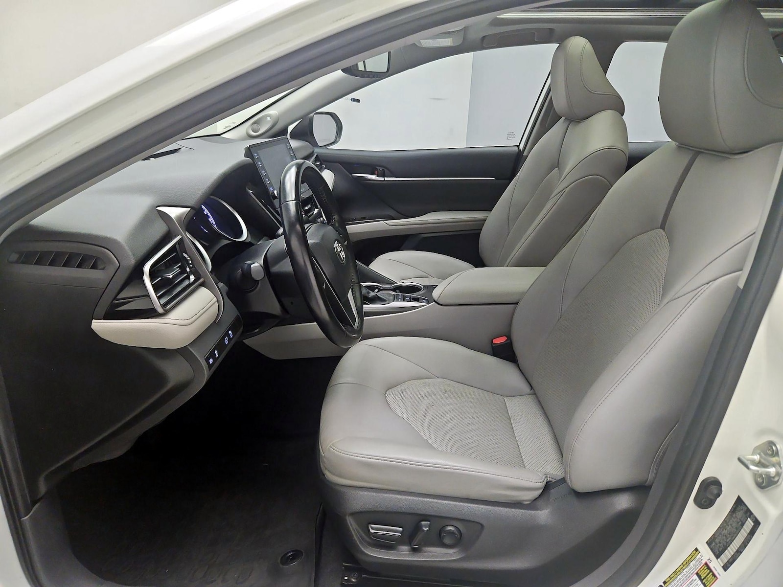 2022 Toyota Camry XLE - Photo 12