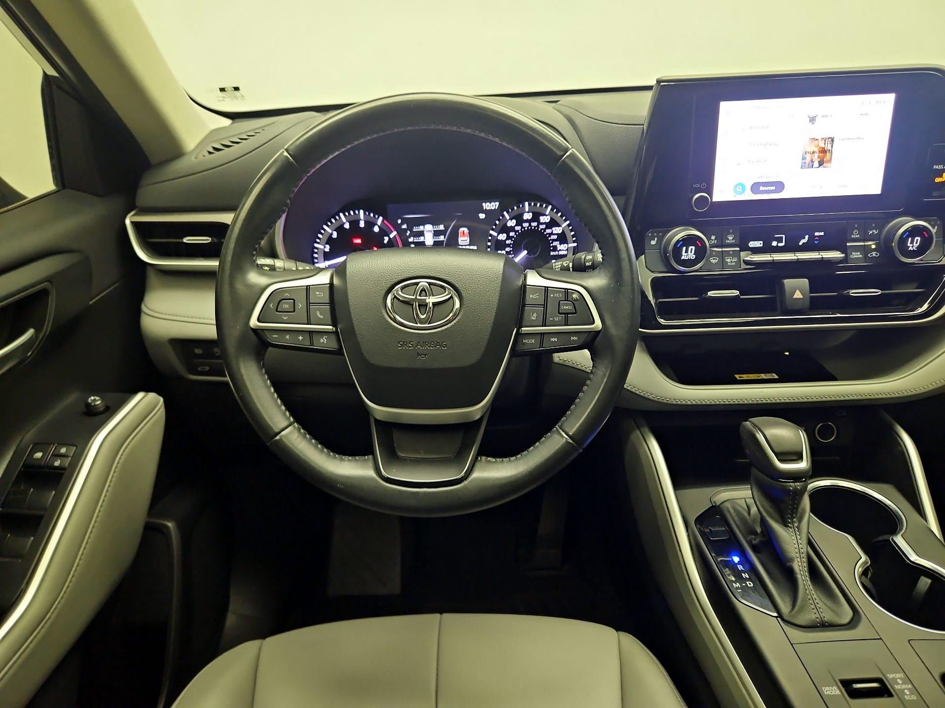 Thumbnail: 2023 Toyota Highlander - 10