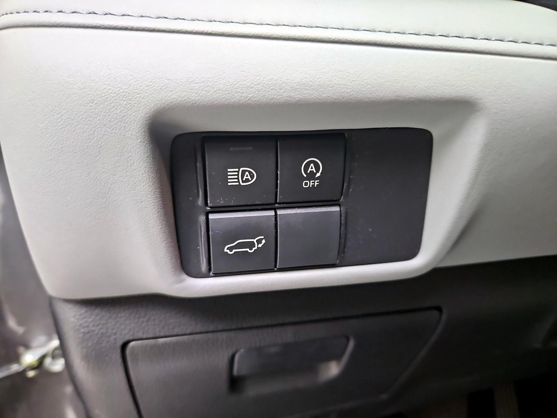 Thumbnail: 2023 Toyota Highlander - 13