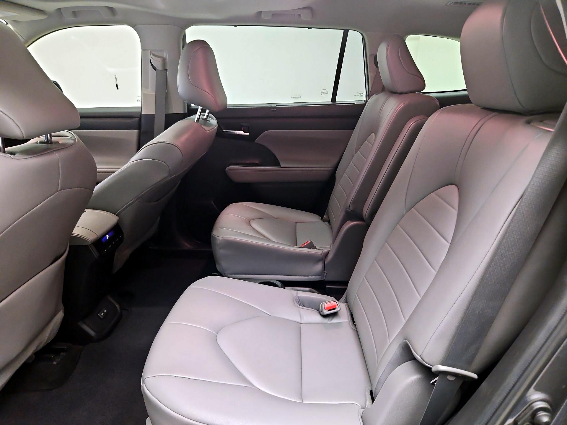 Thumbnail: 2023 Toyota Highlander - 20