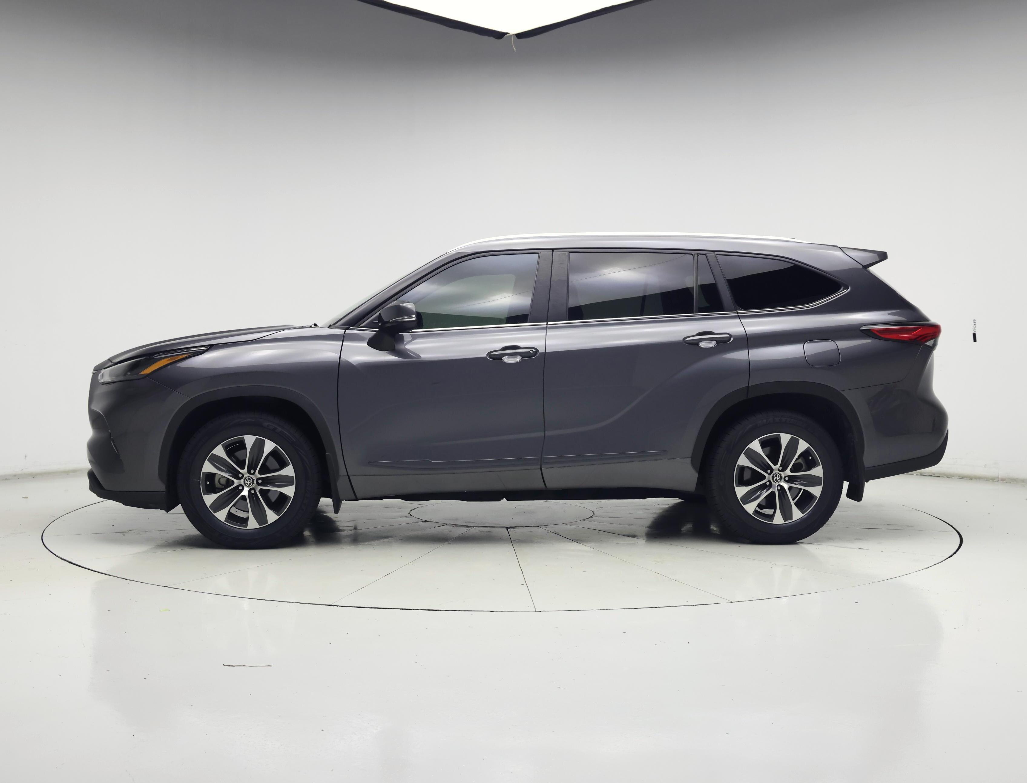 Thumbnail: 2023 Toyota Highlander - 3