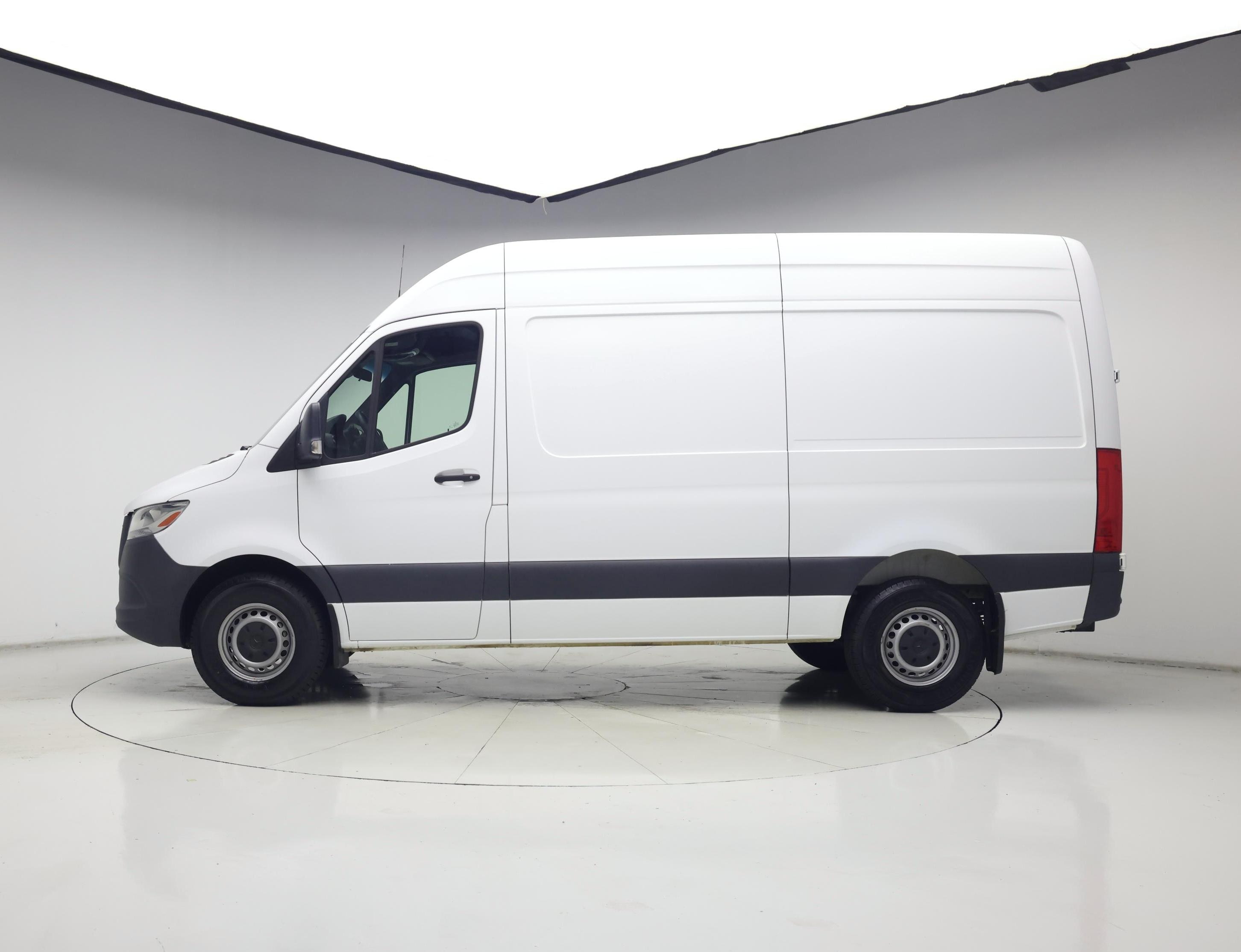 Thumbnail: 2024 Mercedes-Benz Sprinter - 3
