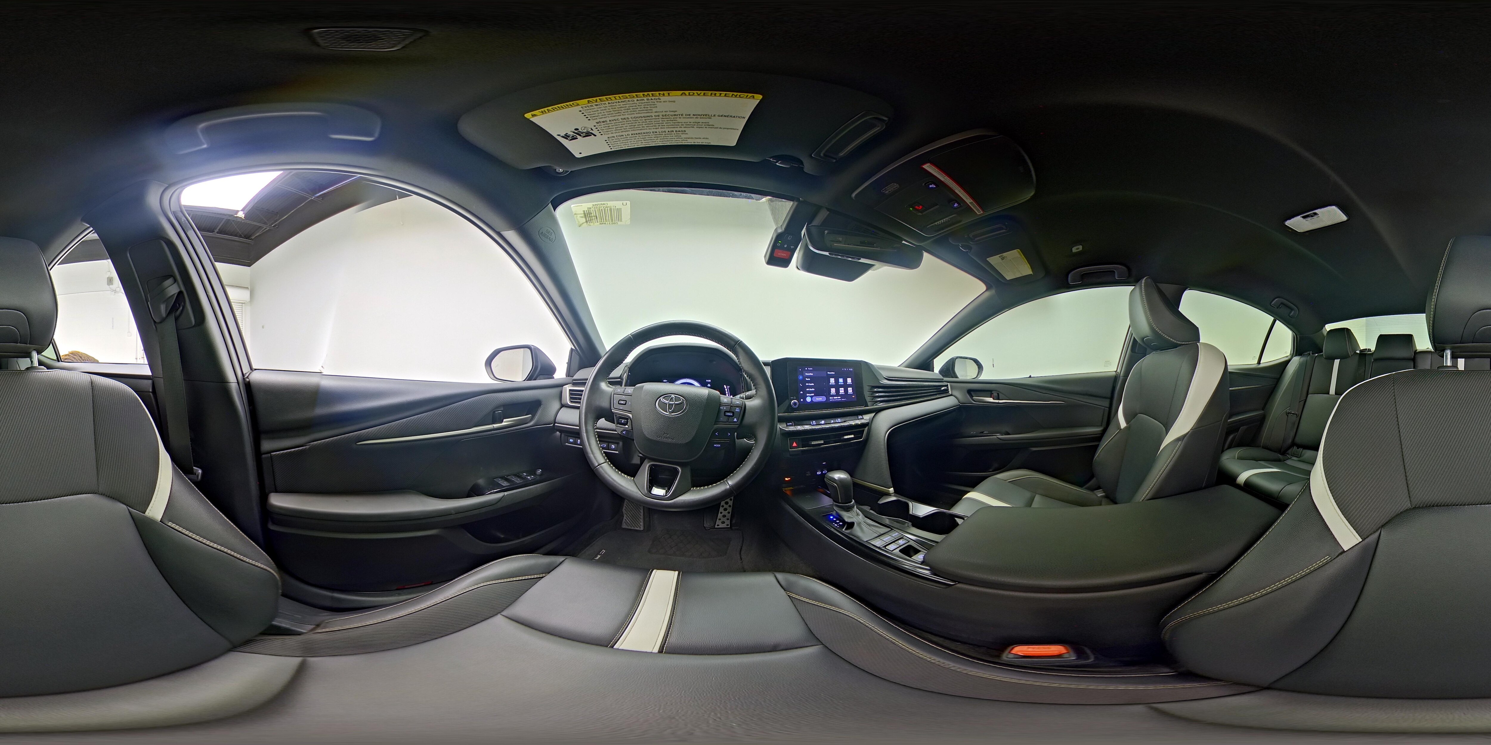 2025 Toyota Camry SE - Photo 24