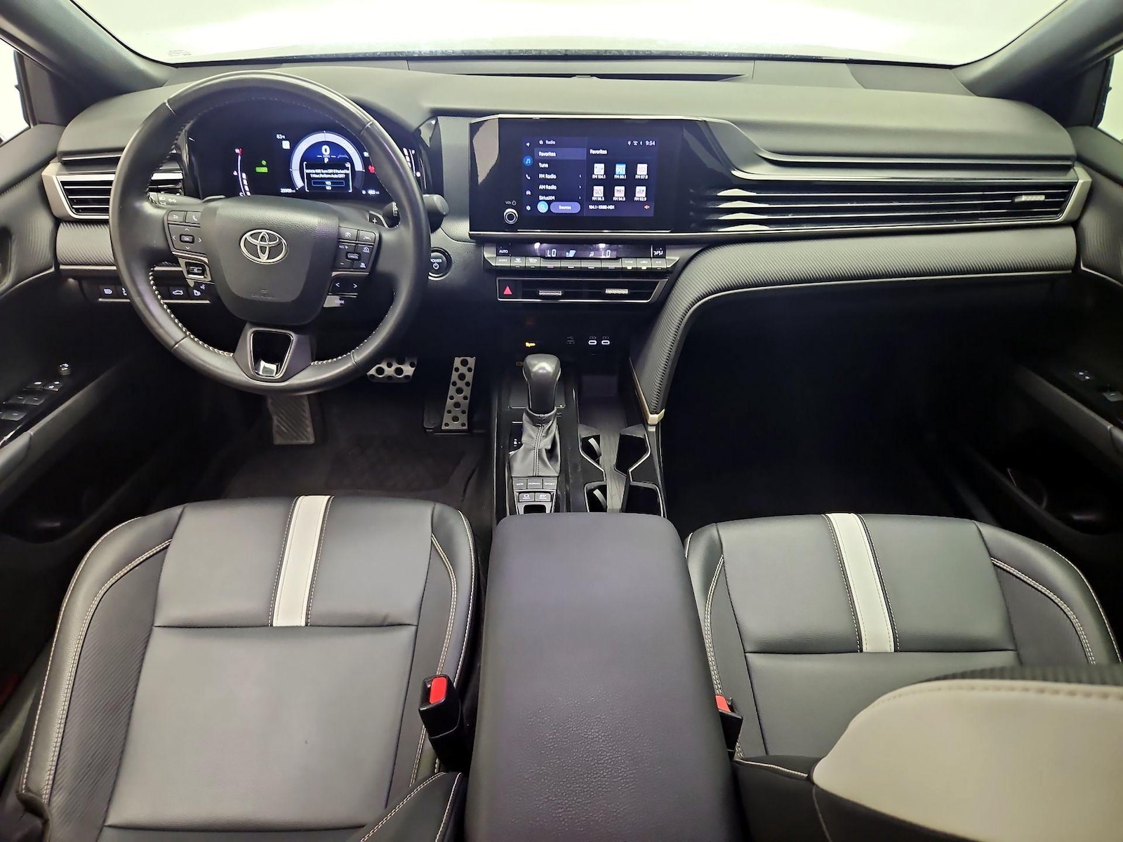 2025 Toyota Camry SE - Photo 10