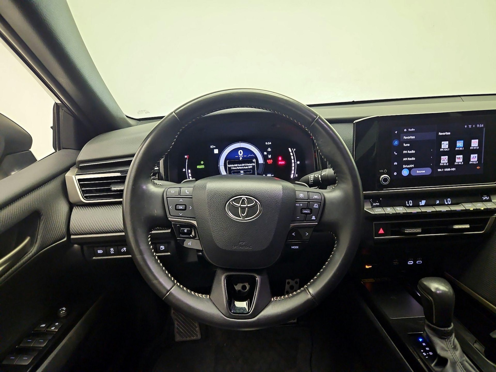 2025 Toyota Camry SE - Photo 11