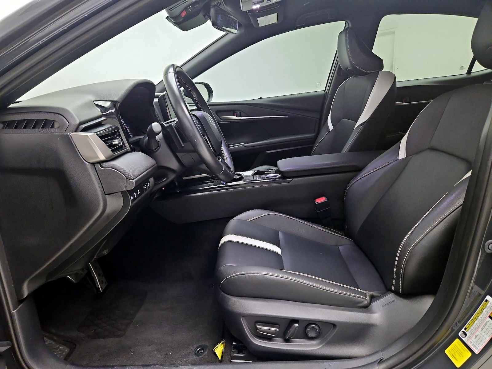 2025 Toyota Camry SE - Photo 12