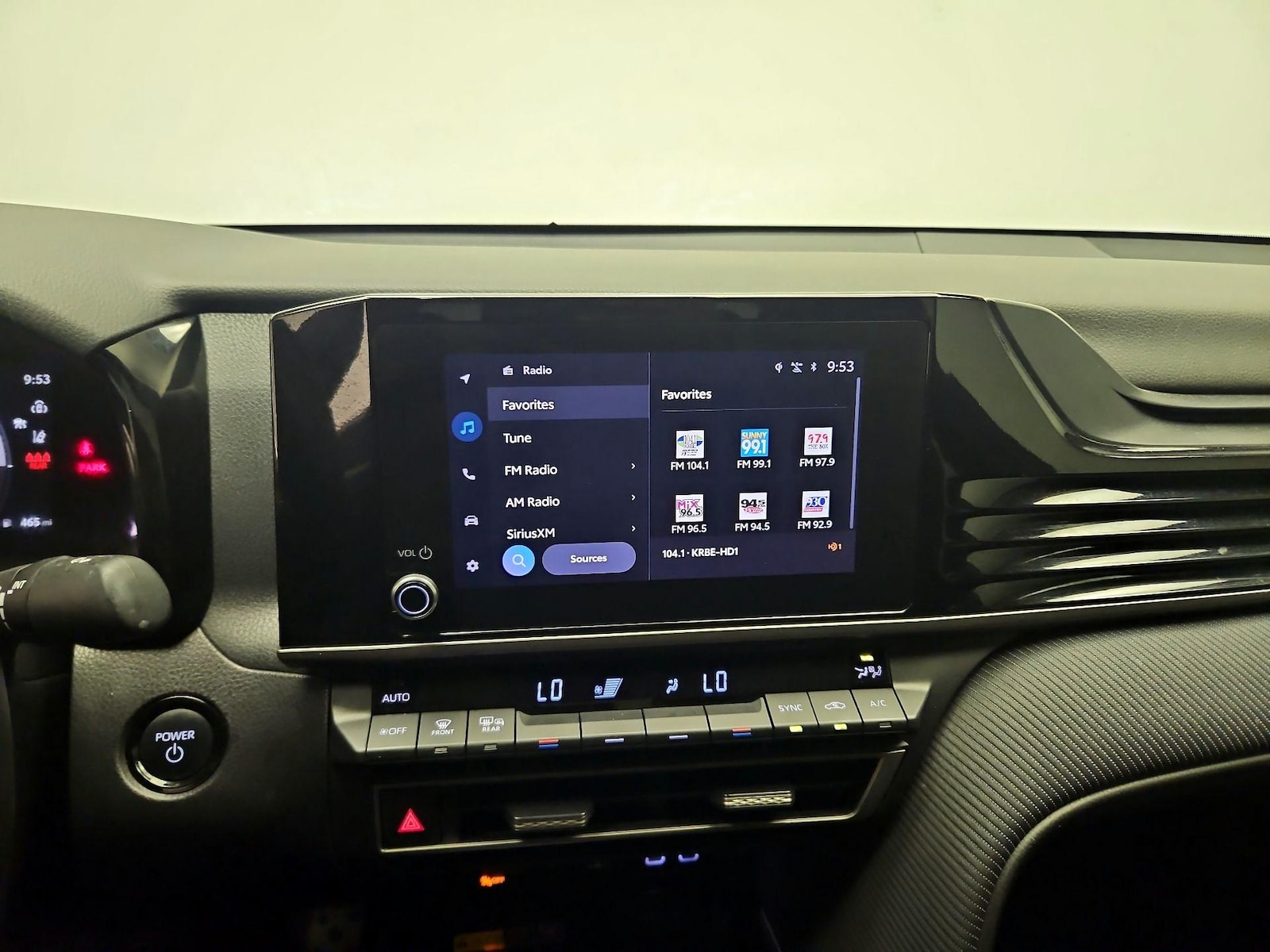 2025 Toyota Camry SE - Photo 15