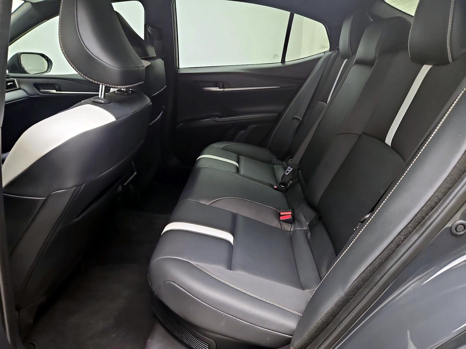 2025 Toyota Camry SE - Photo 18