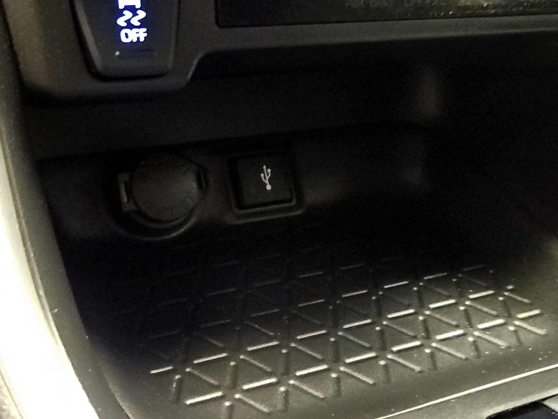 Thumbnail: 2022 Toyota RAV4 - 18
