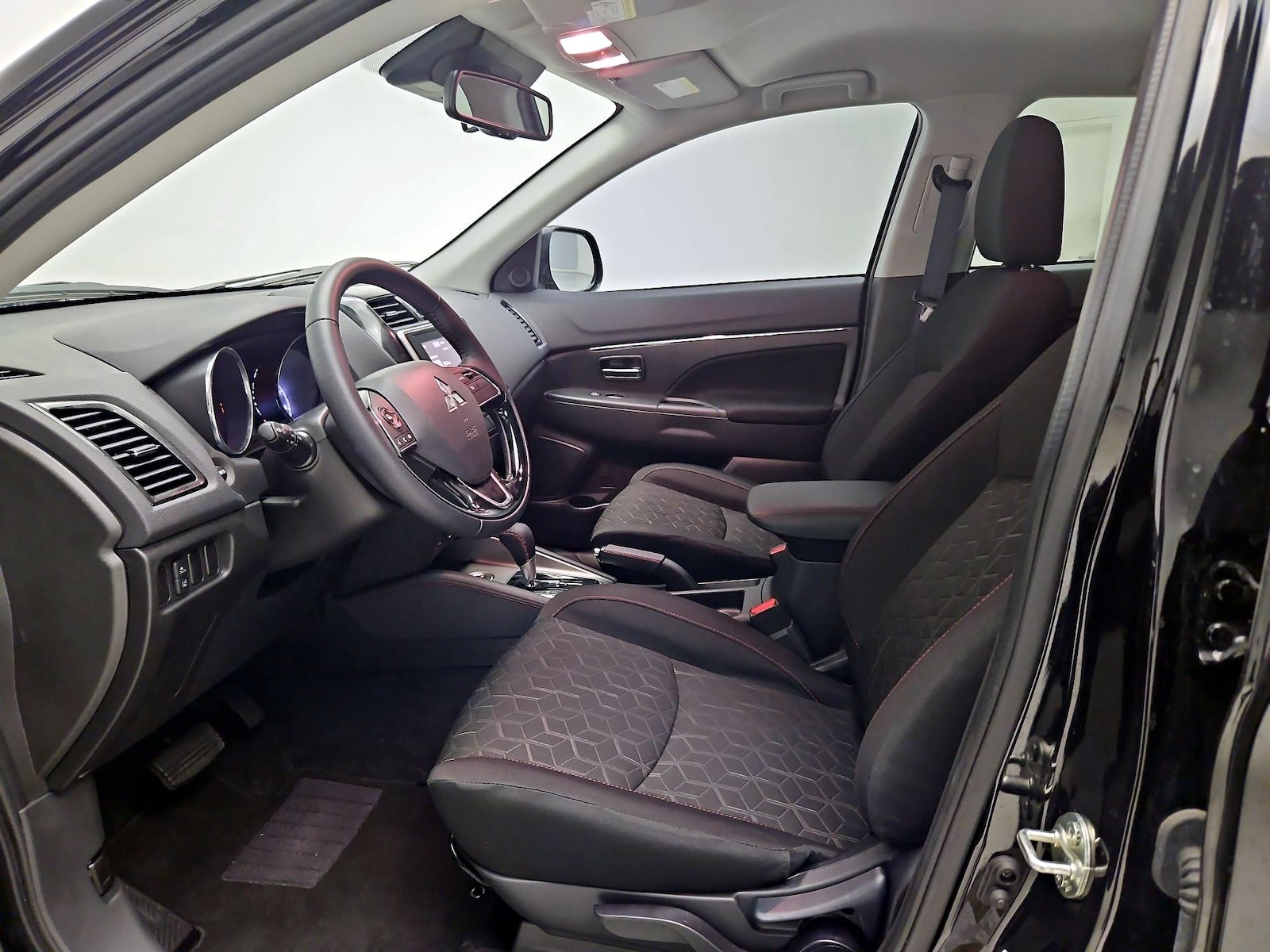 2025 Mitsubishi Outlander Sport LE - Photo 12