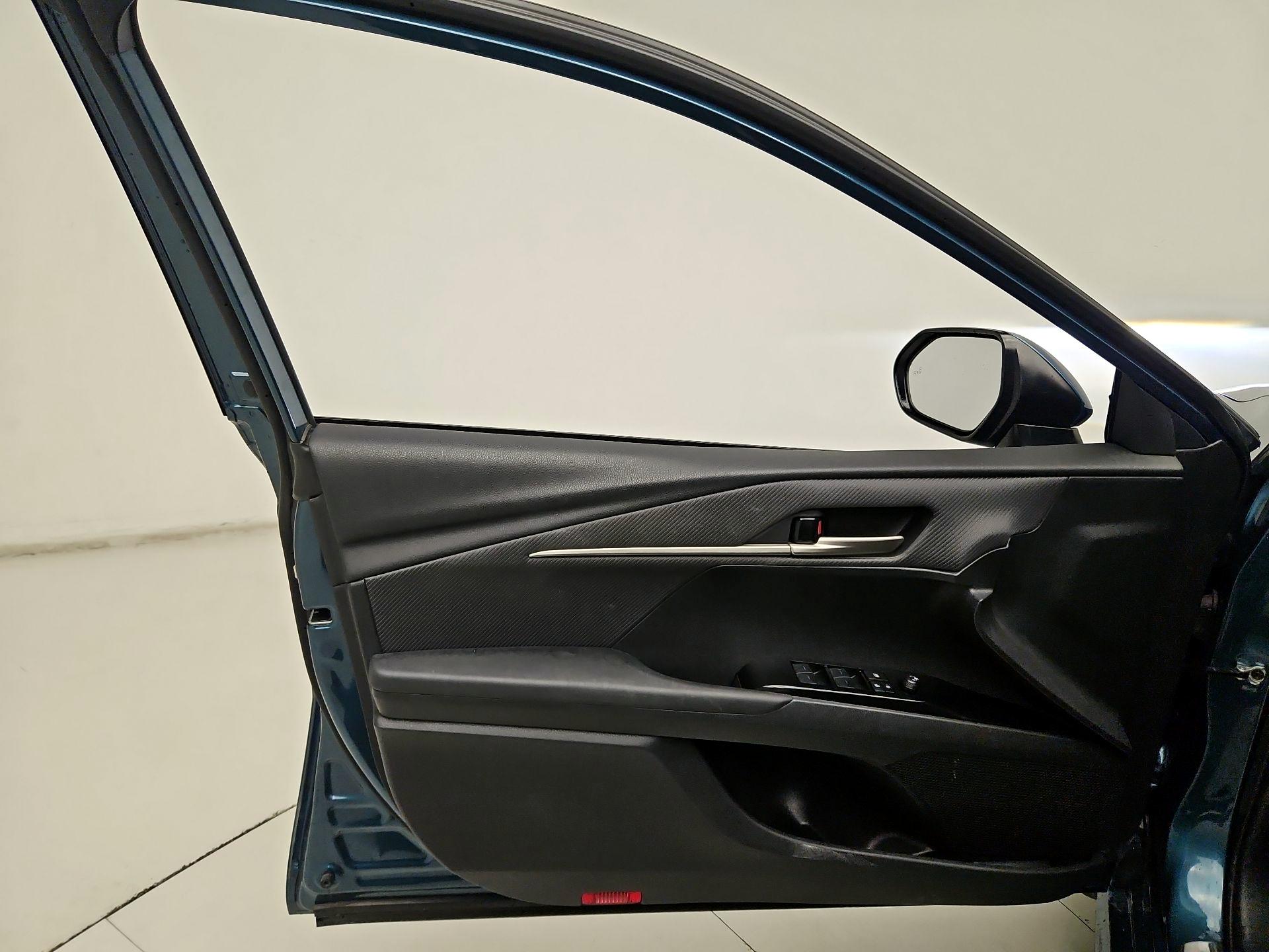 Thumbnail: 2025 Toyota Camry - 12