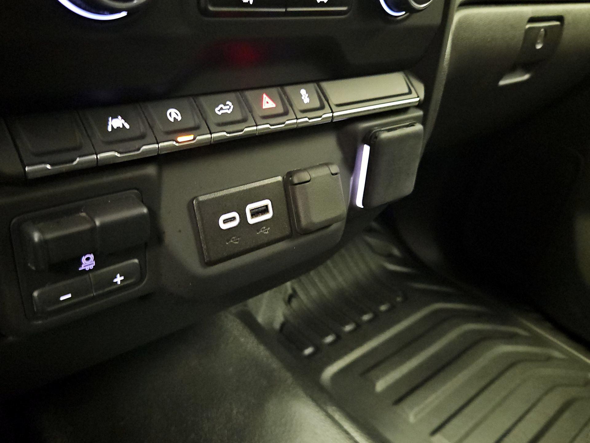 Thumbnail: 2024 Chevrolet Silverado 1500 - 18