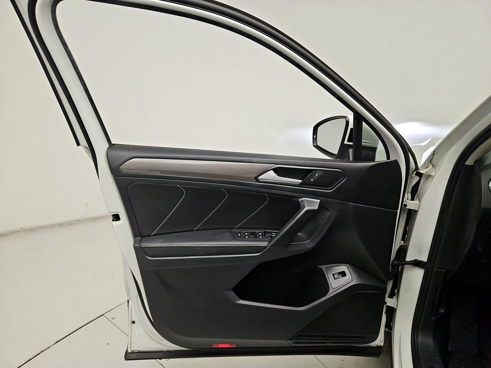 Thumbnail: 2022 Volkswagen Tiguan - 12