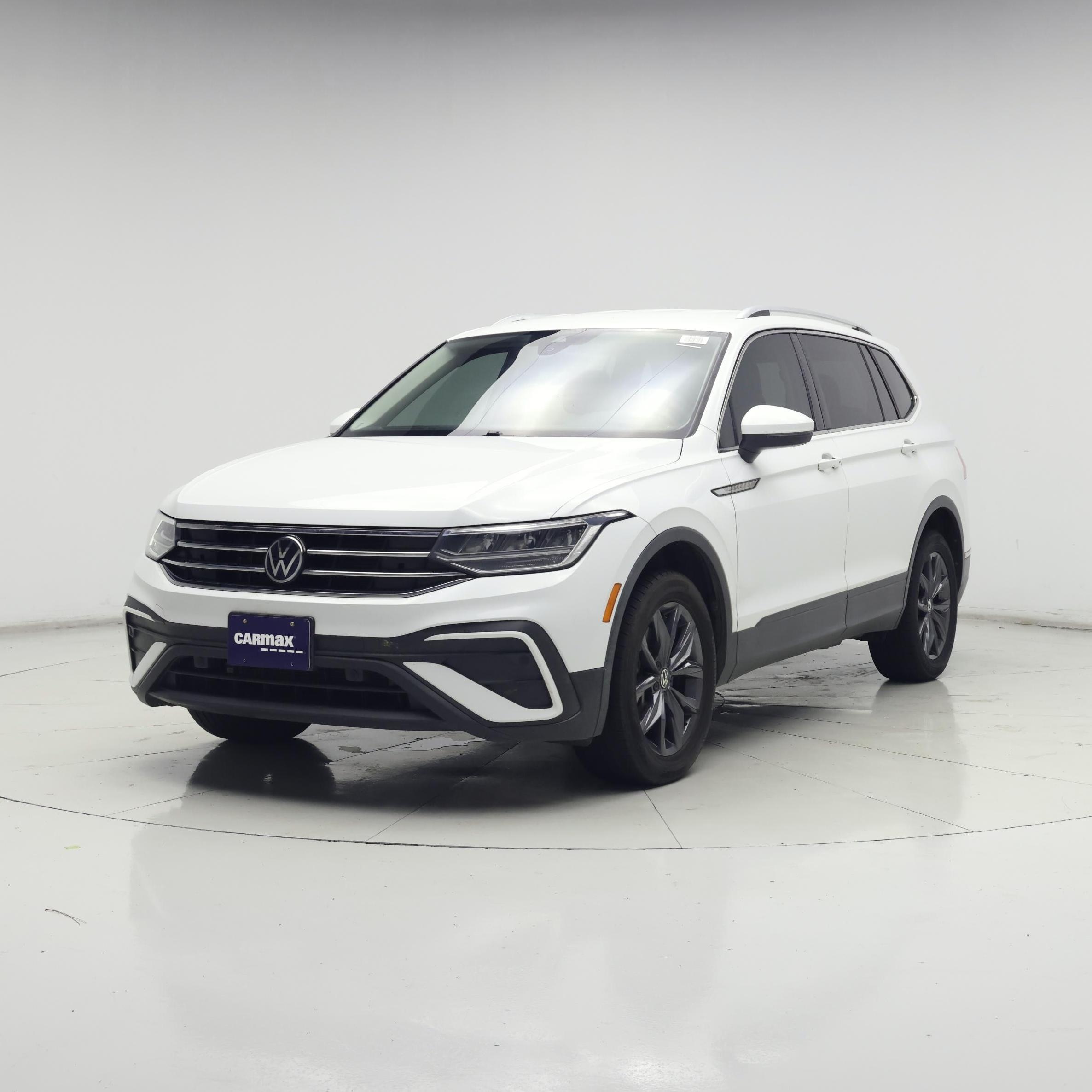 Thumbnail: 2022 Volkswagen Tiguan - 4