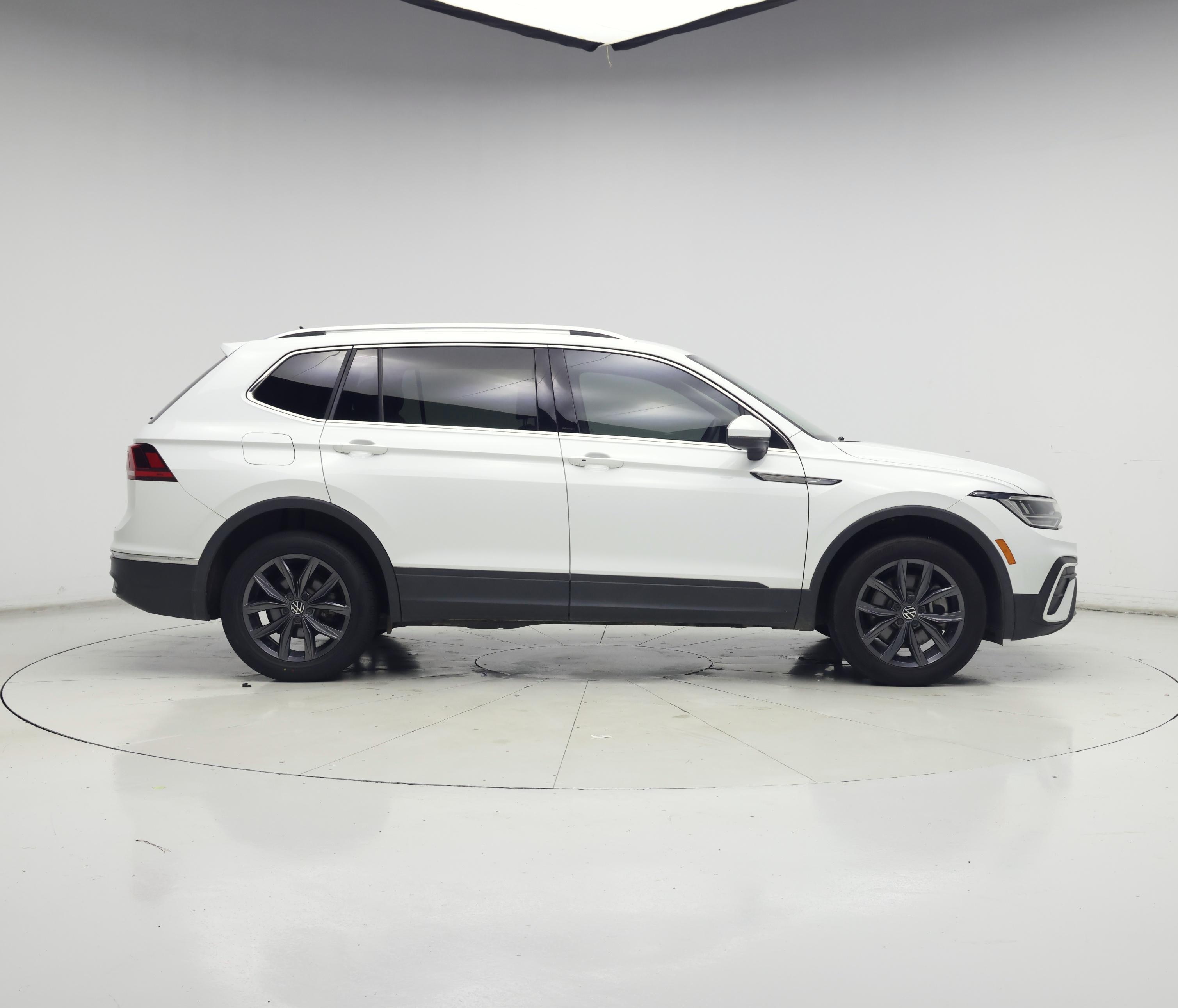 Thumbnail: 2022 Volkswagen Tiguan - 7