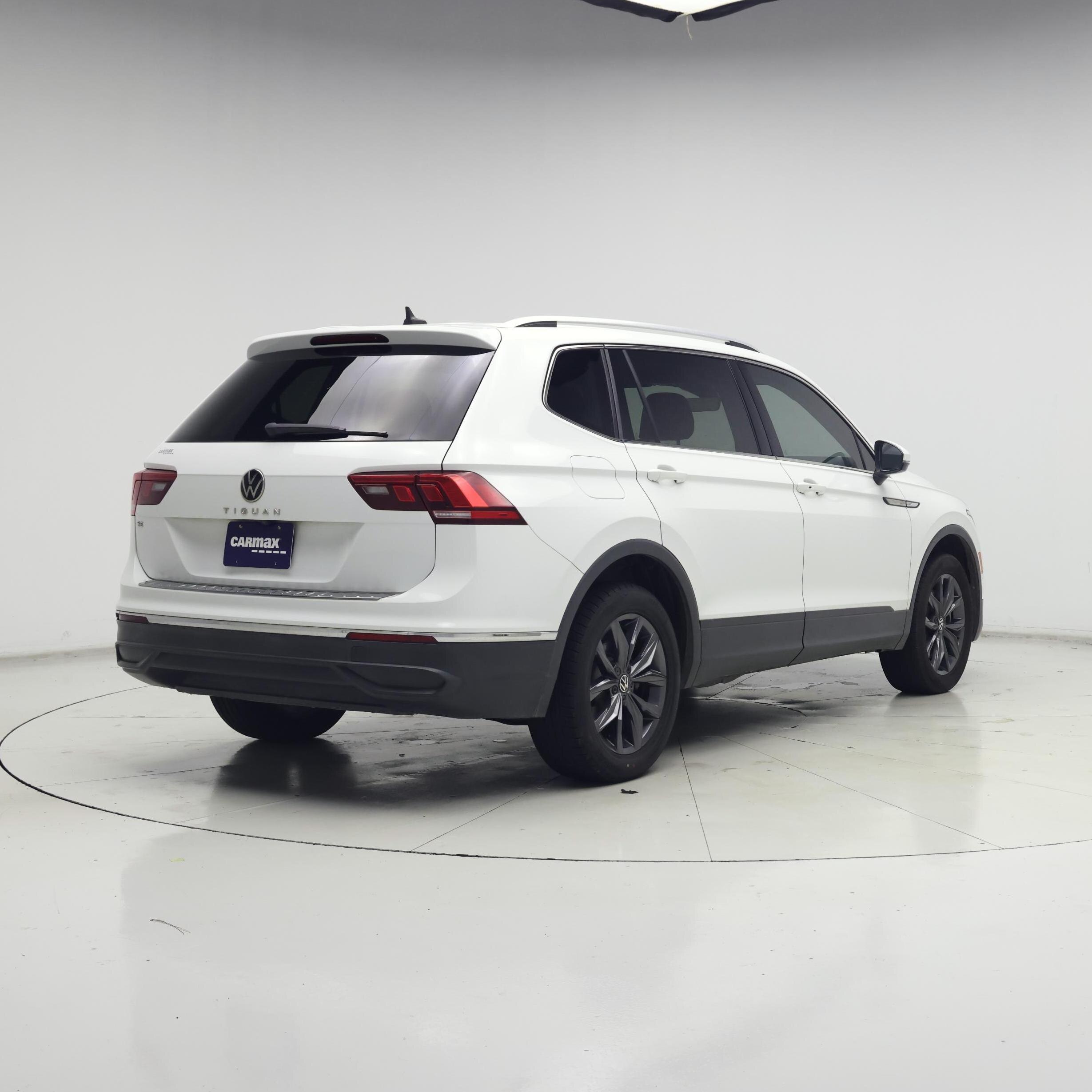 Thumbnail: 2022 Volkswagen Tiguan - 8